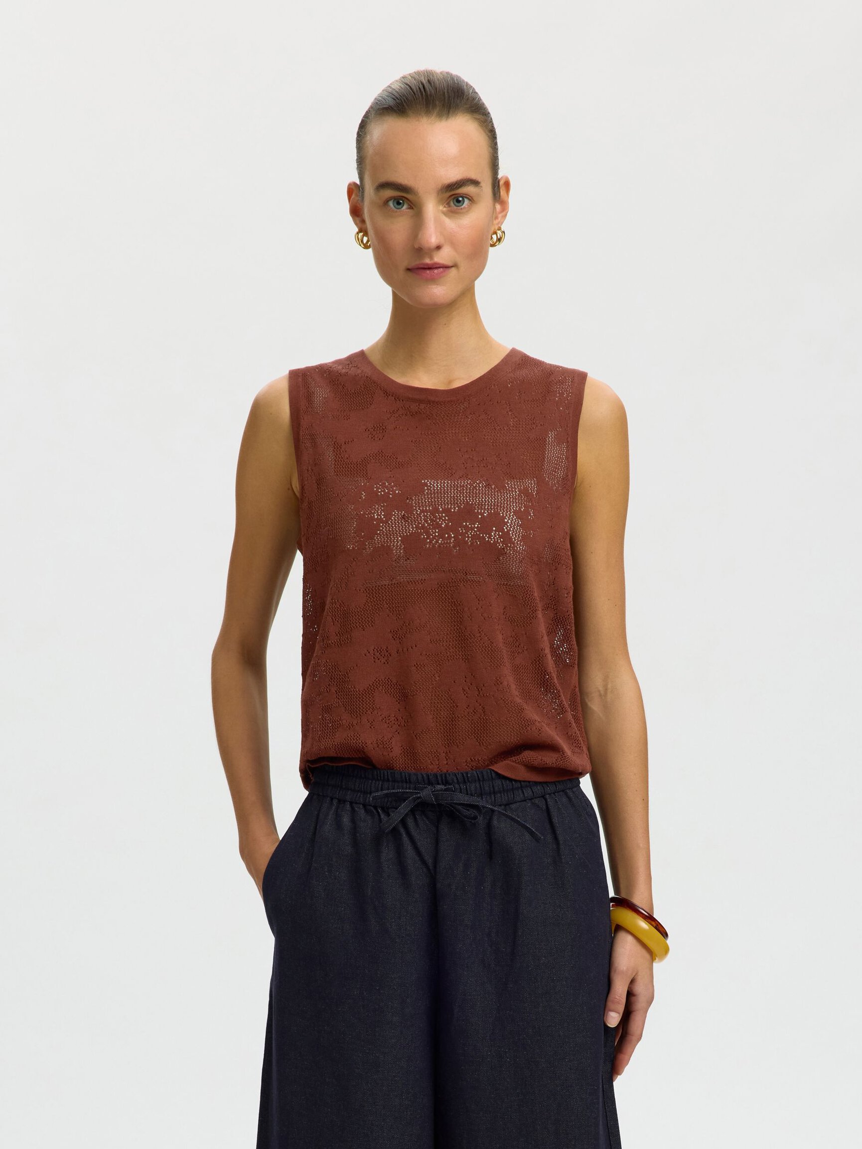 COTTON SLEEVELESS KNITTED TOP