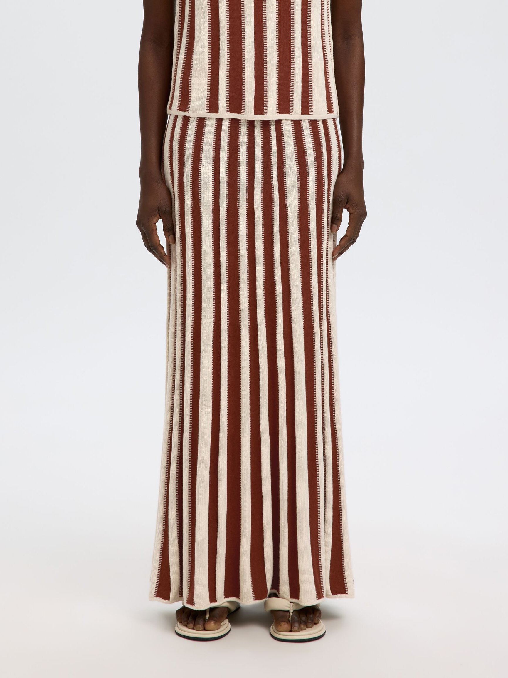 MAXI KNITTED SKIRT