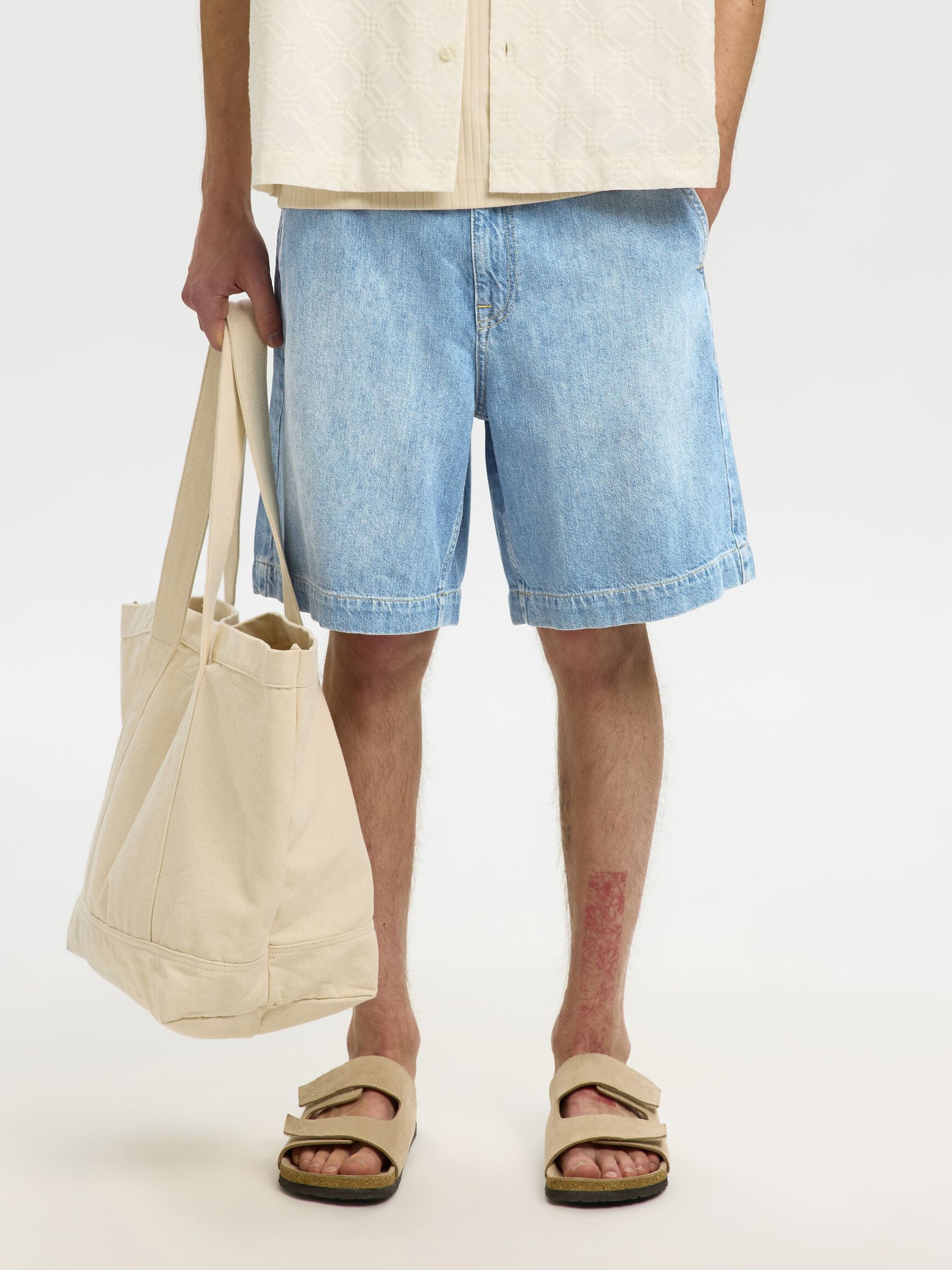 LOOSE FIT DENIM SHORTS