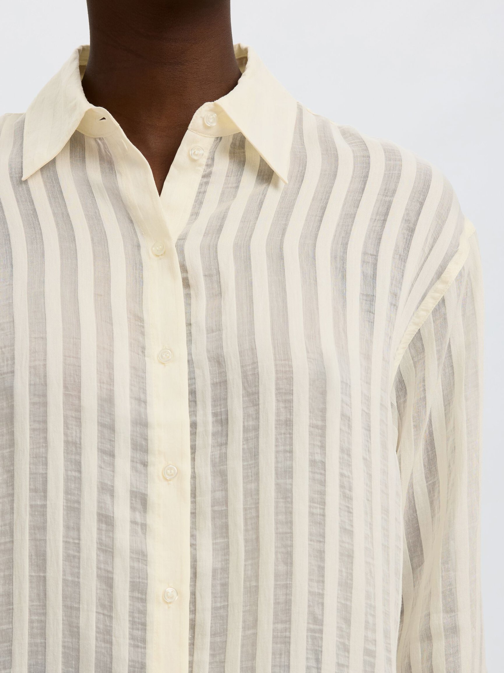OVERSIZED FIT OVERHEMD MET LANGE MOUWEN