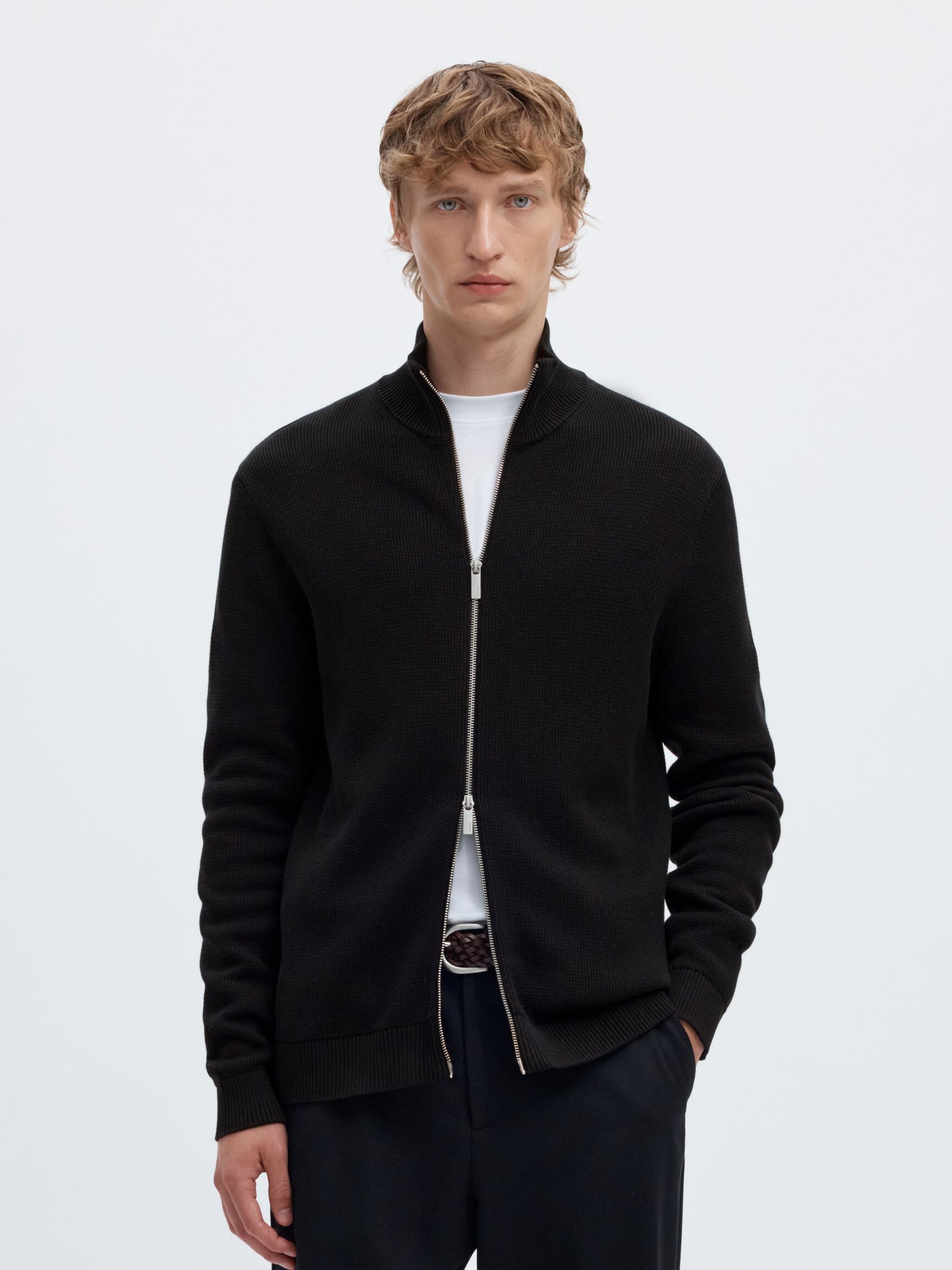 ZIPPED HIGH NECK PULLOVER