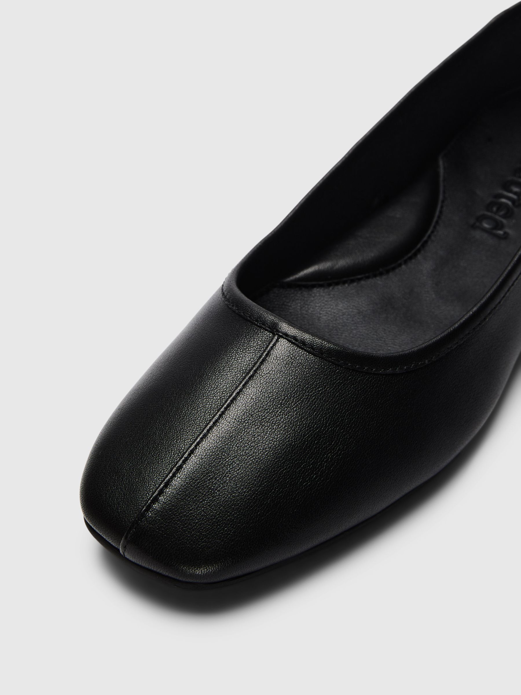 LEATHER BALLET FLATS