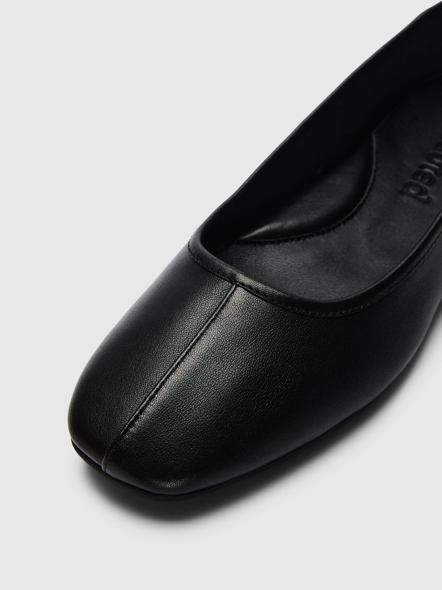 LEATHER BALLET FLATS