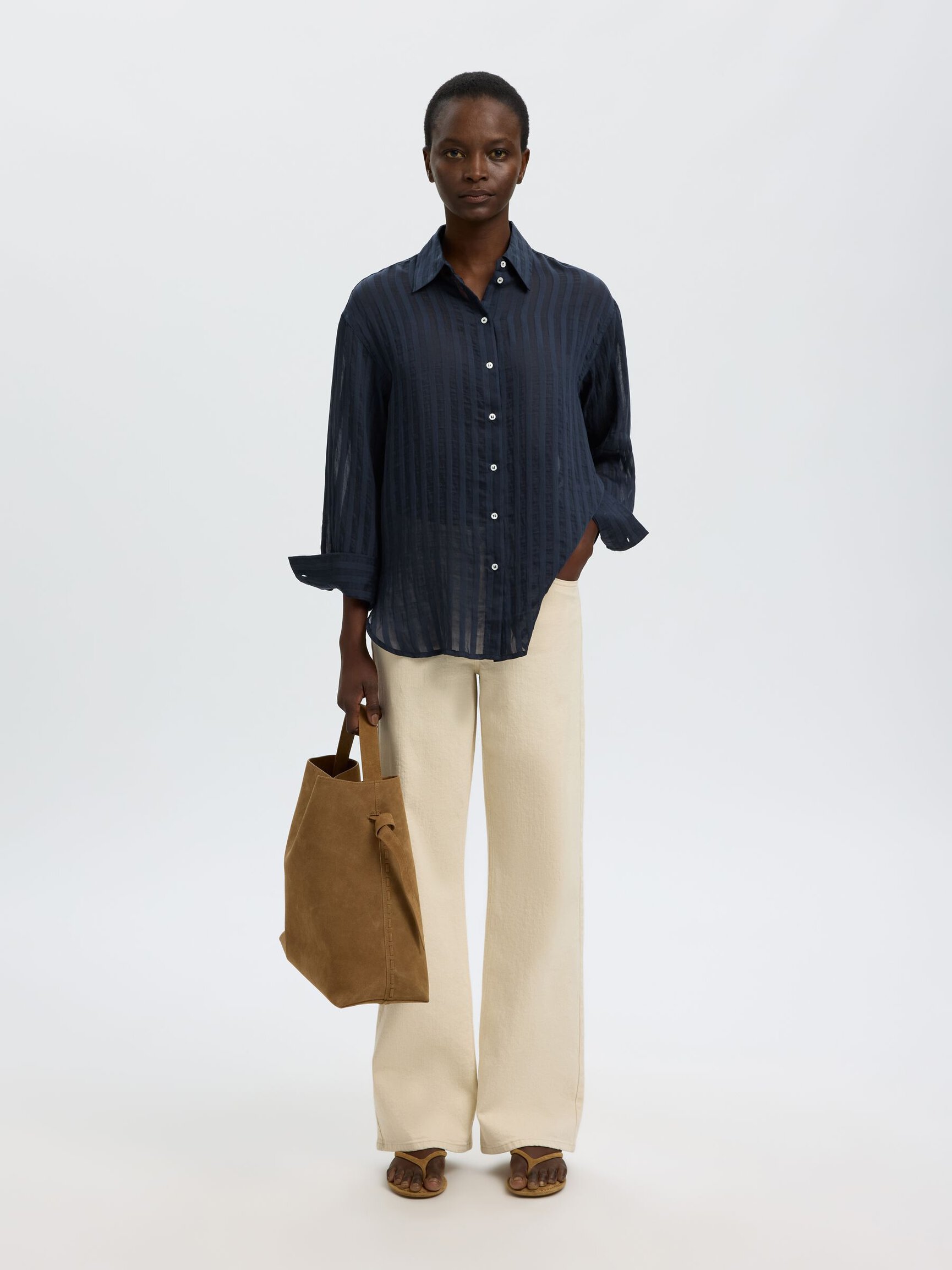 OVERSIZED FIT OVERHEMD MET LANGE MOUWEN