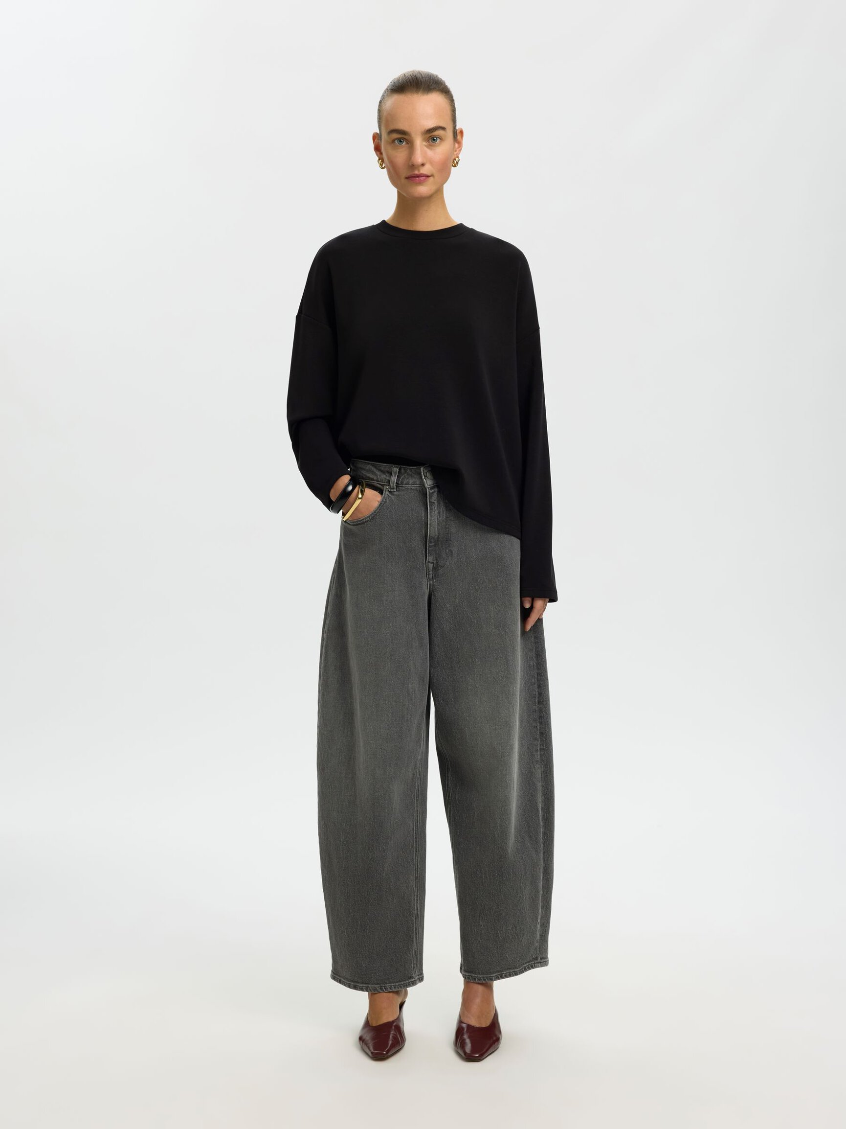 OVERSIZED TOP MET LANGE MOUWEN