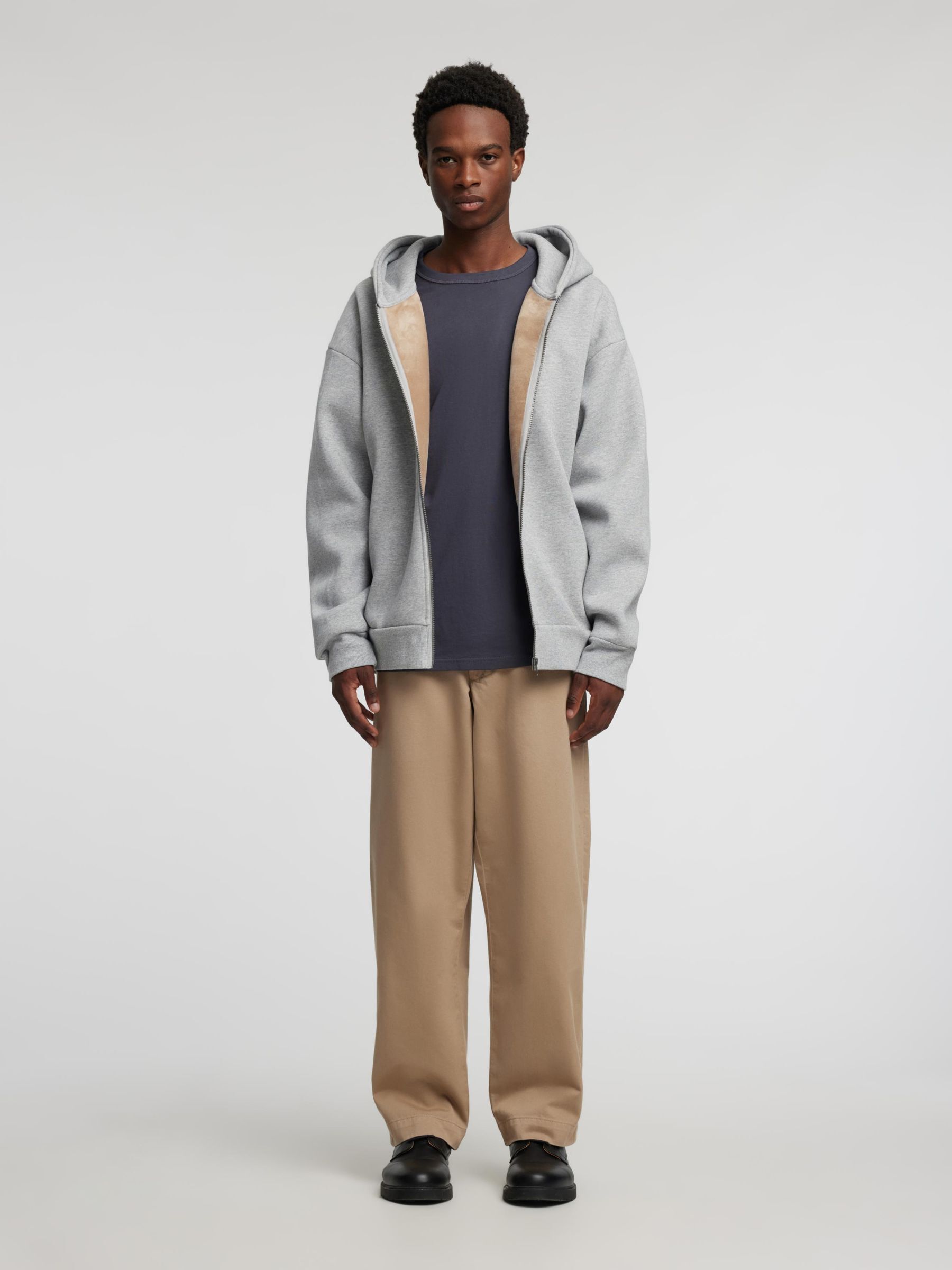 HOODED ZIPPED SWEATSHIRT