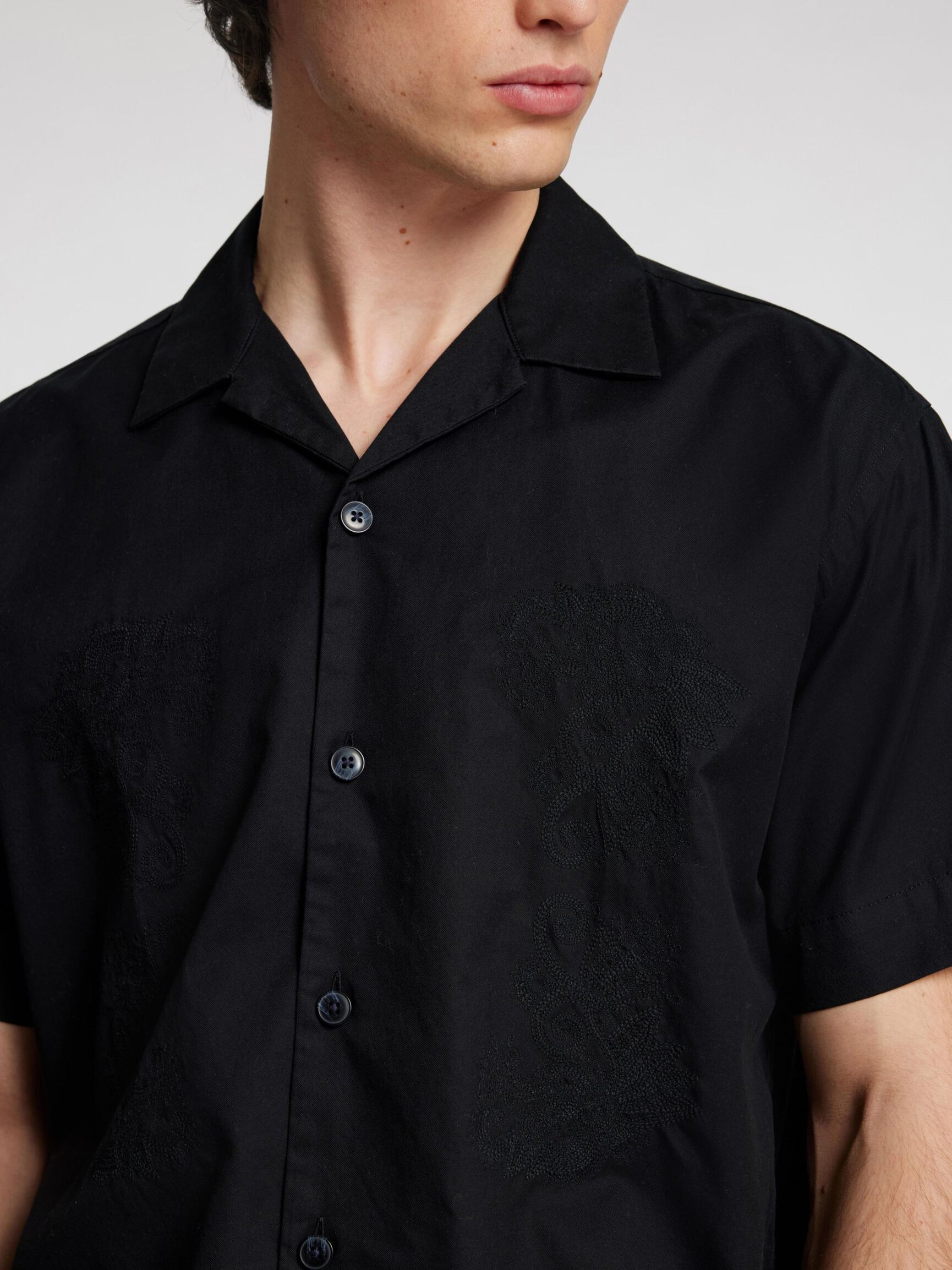 KOSZULA Z KRÓTKIM RĘKAWEM