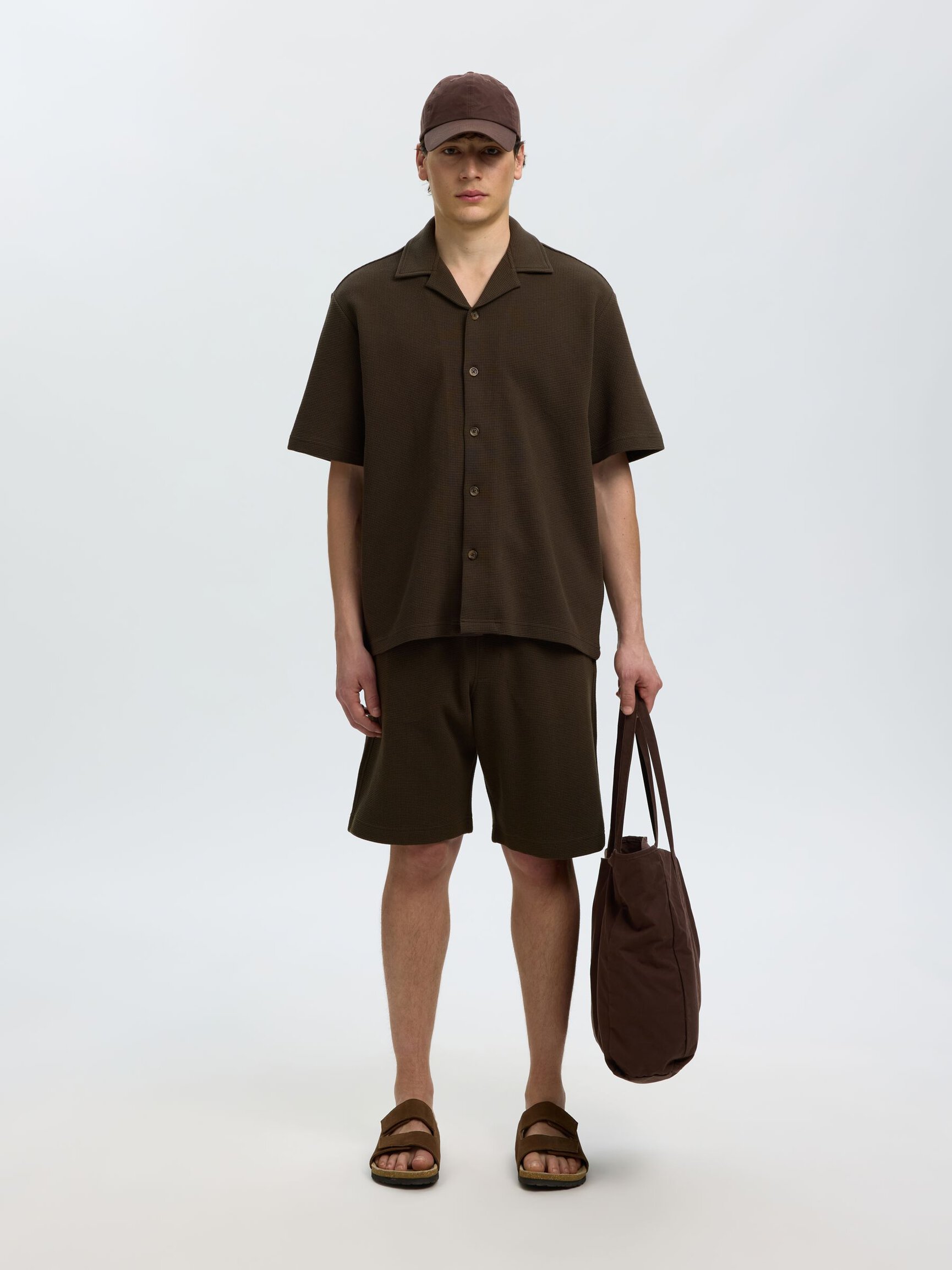 AVSLAPPNAD PASSFORM ÖVERSKJORTA