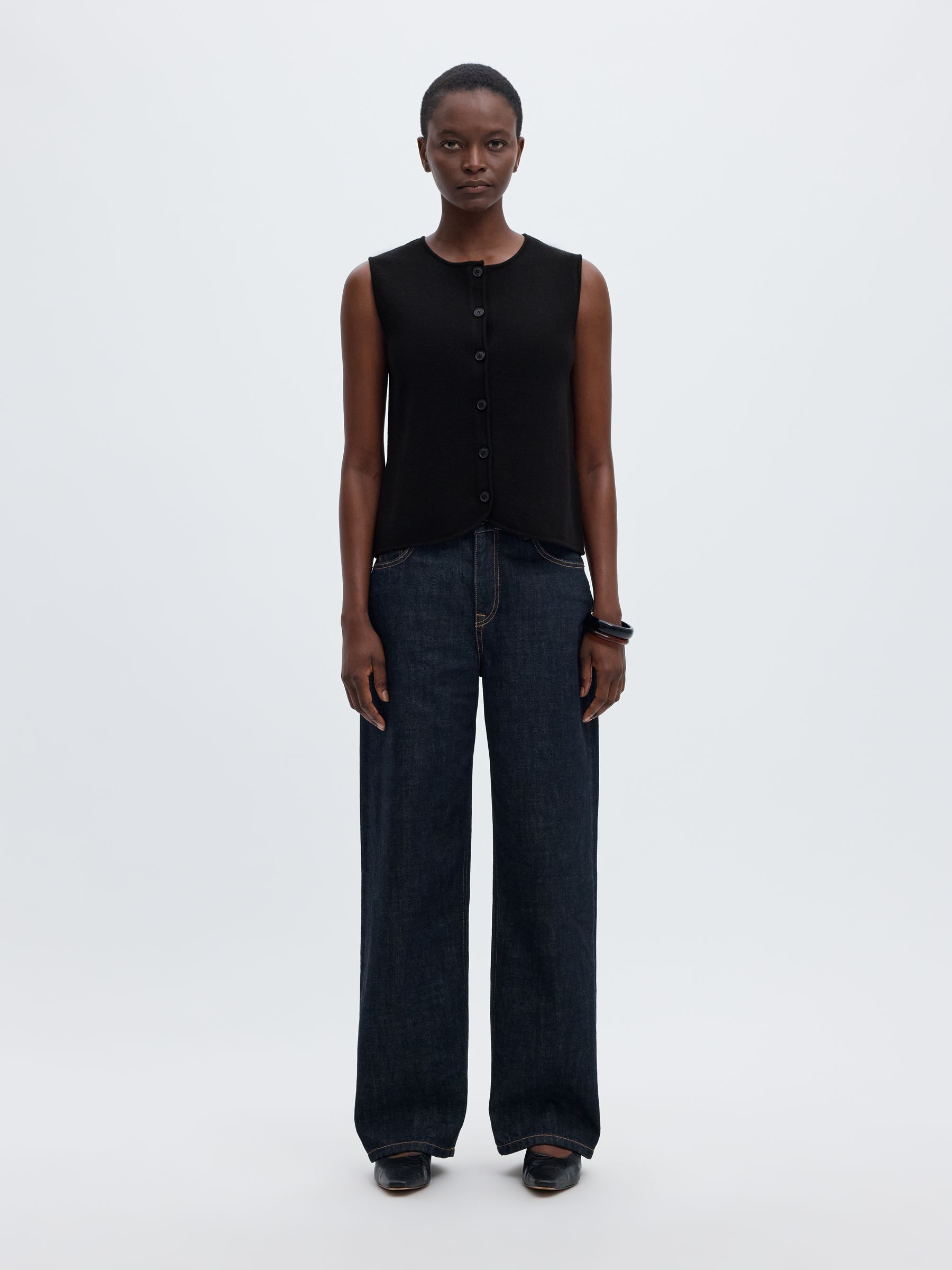 BUTTON KNITTED VEST