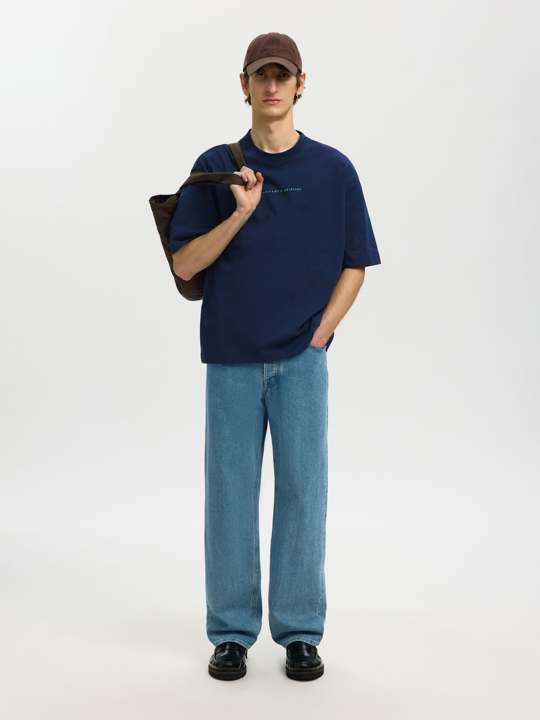 RELAXED FIT T-SHIRT