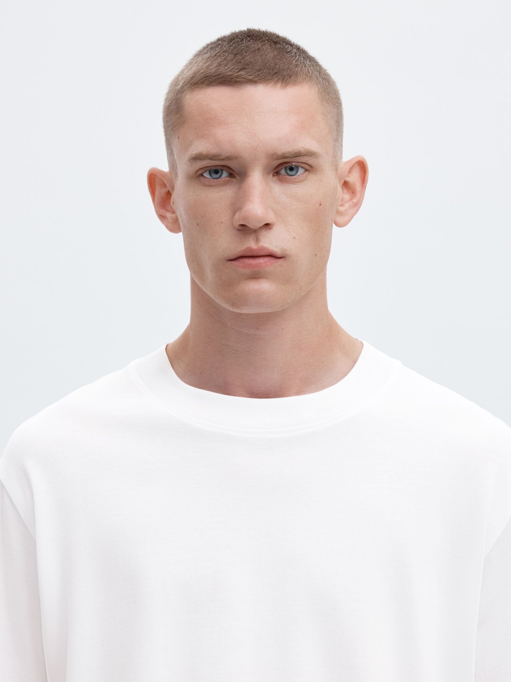 SHORT-SLEEVED RELAXED FIT T-SHIRT
