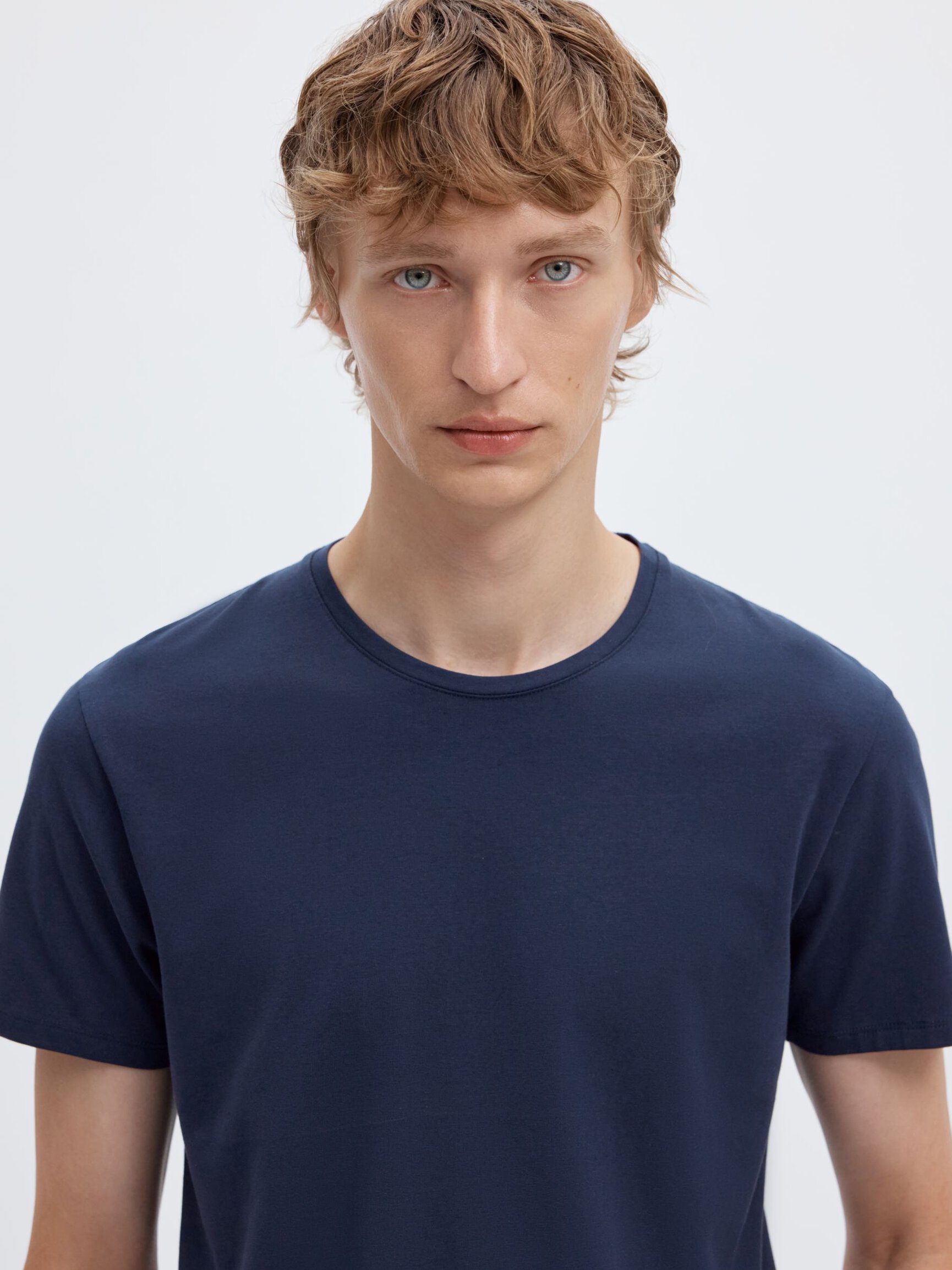 SHORT-SLEEVED T-SHIRT