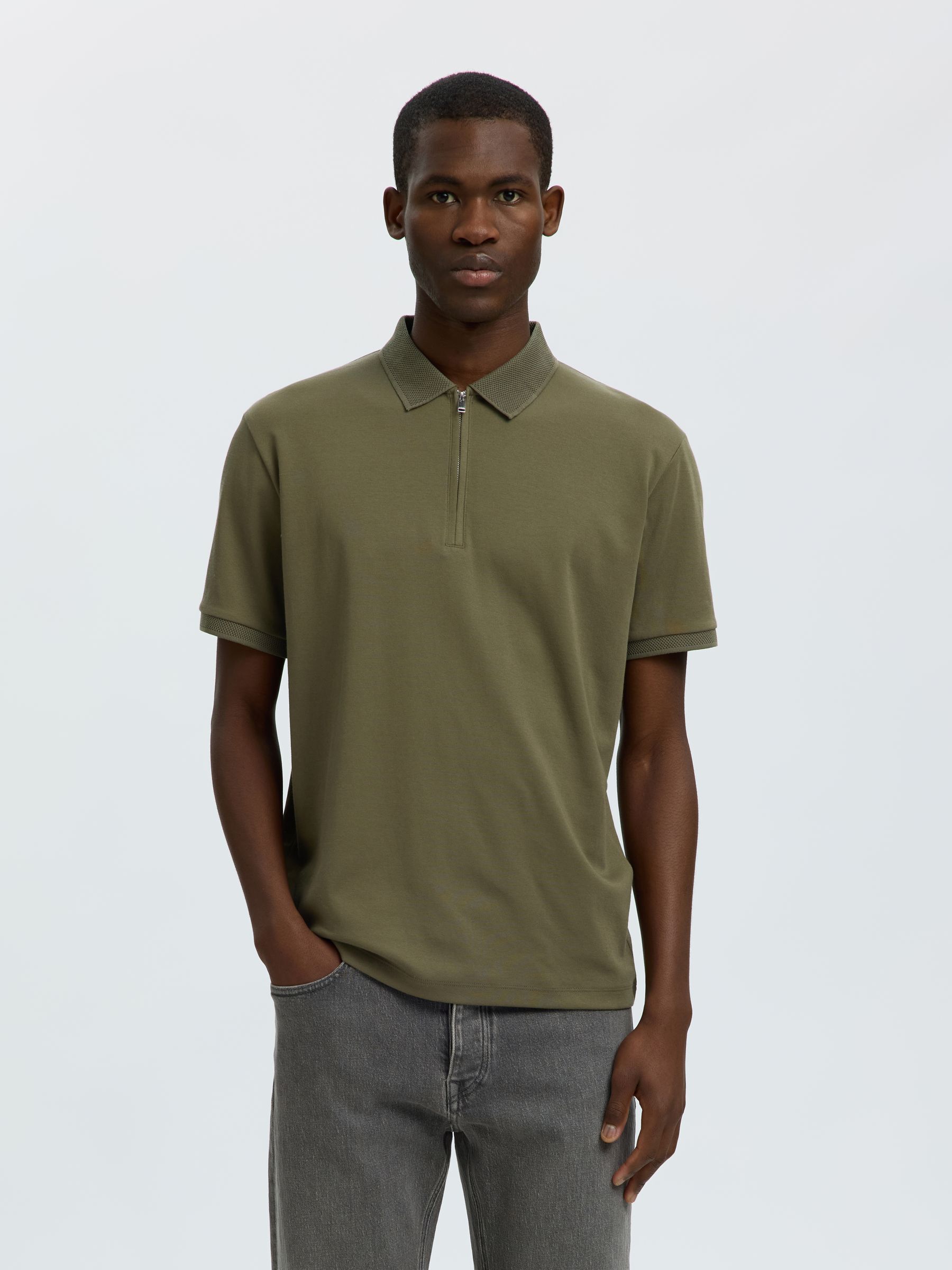 KORTÆRMET LYNLÅS STRIKKET POLOSHIRT