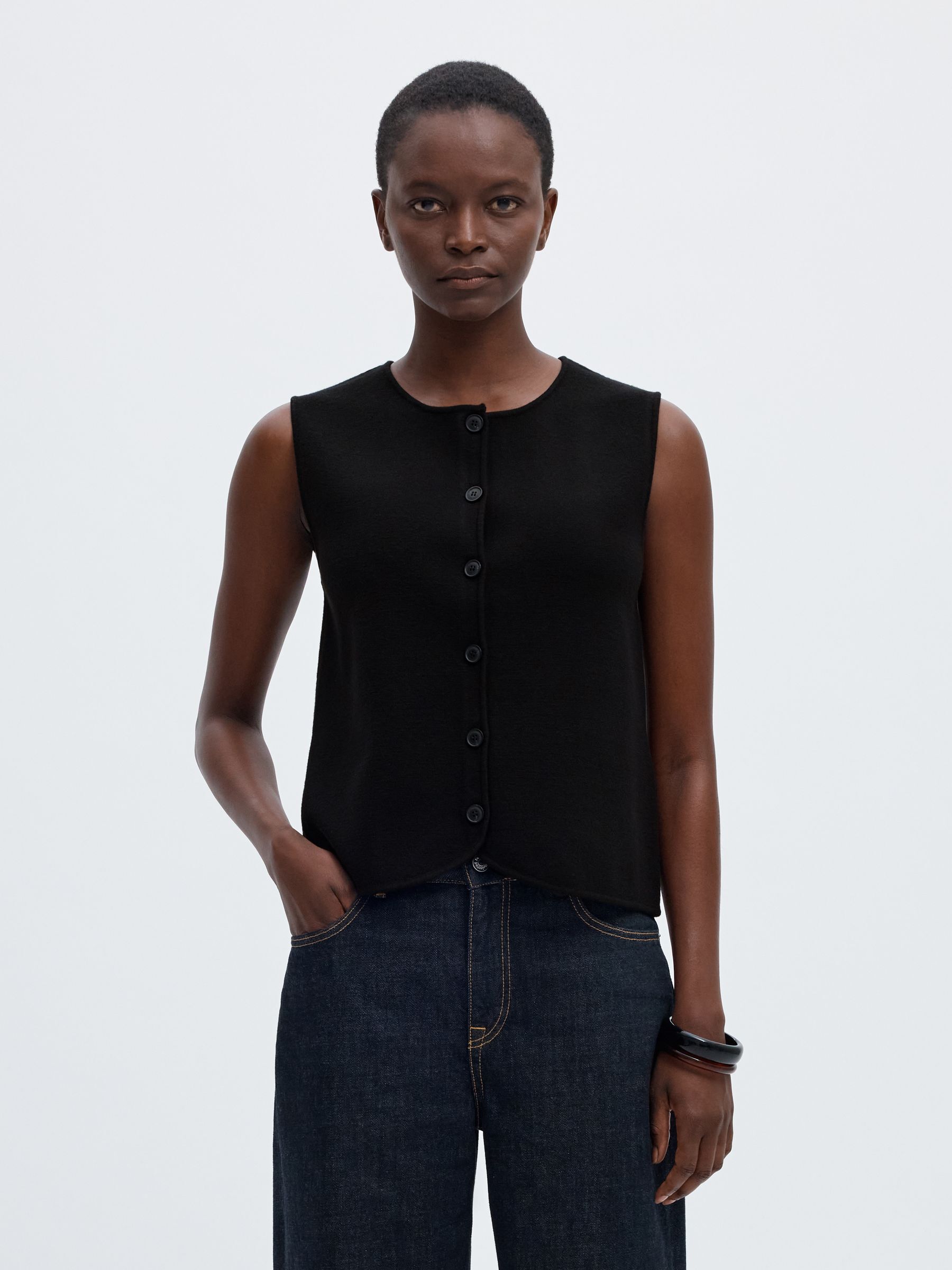 BUTTON KNITTED VEST