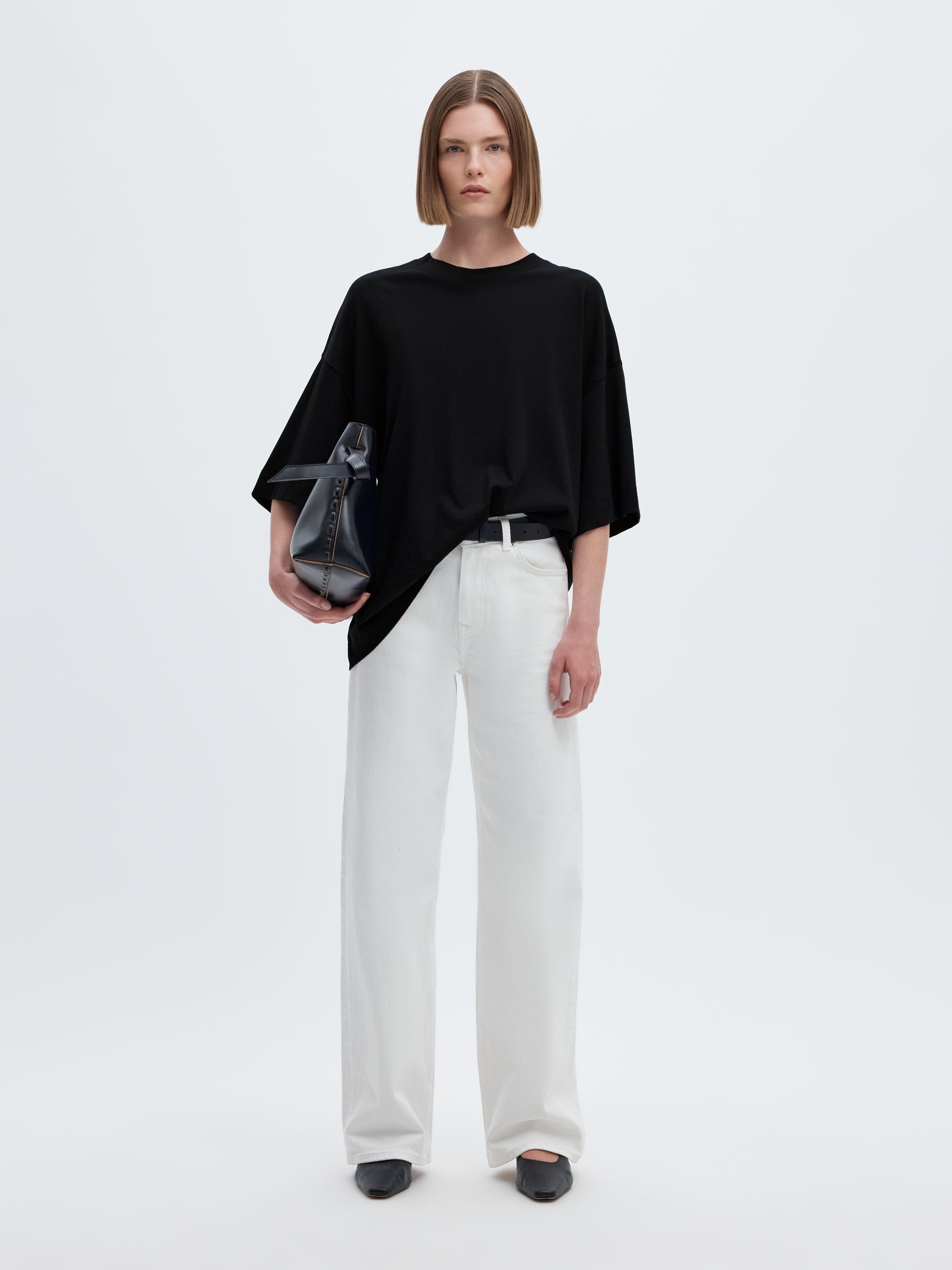 ESSENTIAL OVERSIZED T-SHIRT