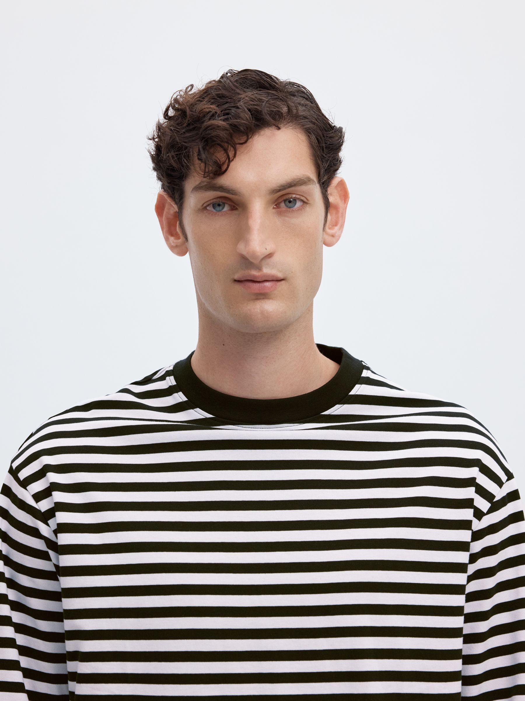 RELAXED FIT LONG-SLEEVED T-SHIRT