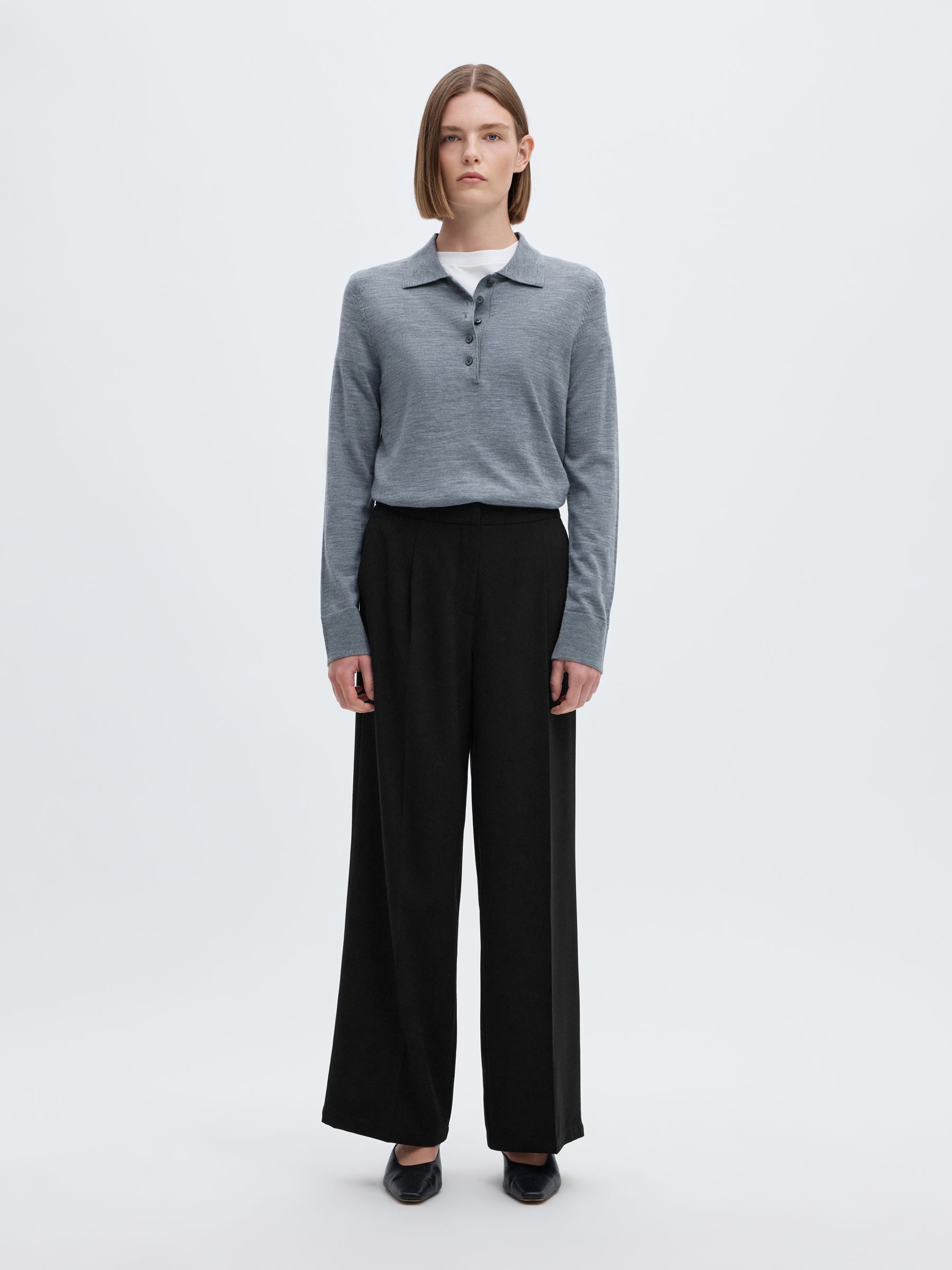 GEWEBTE HOSE MIT WEITEM BEIN