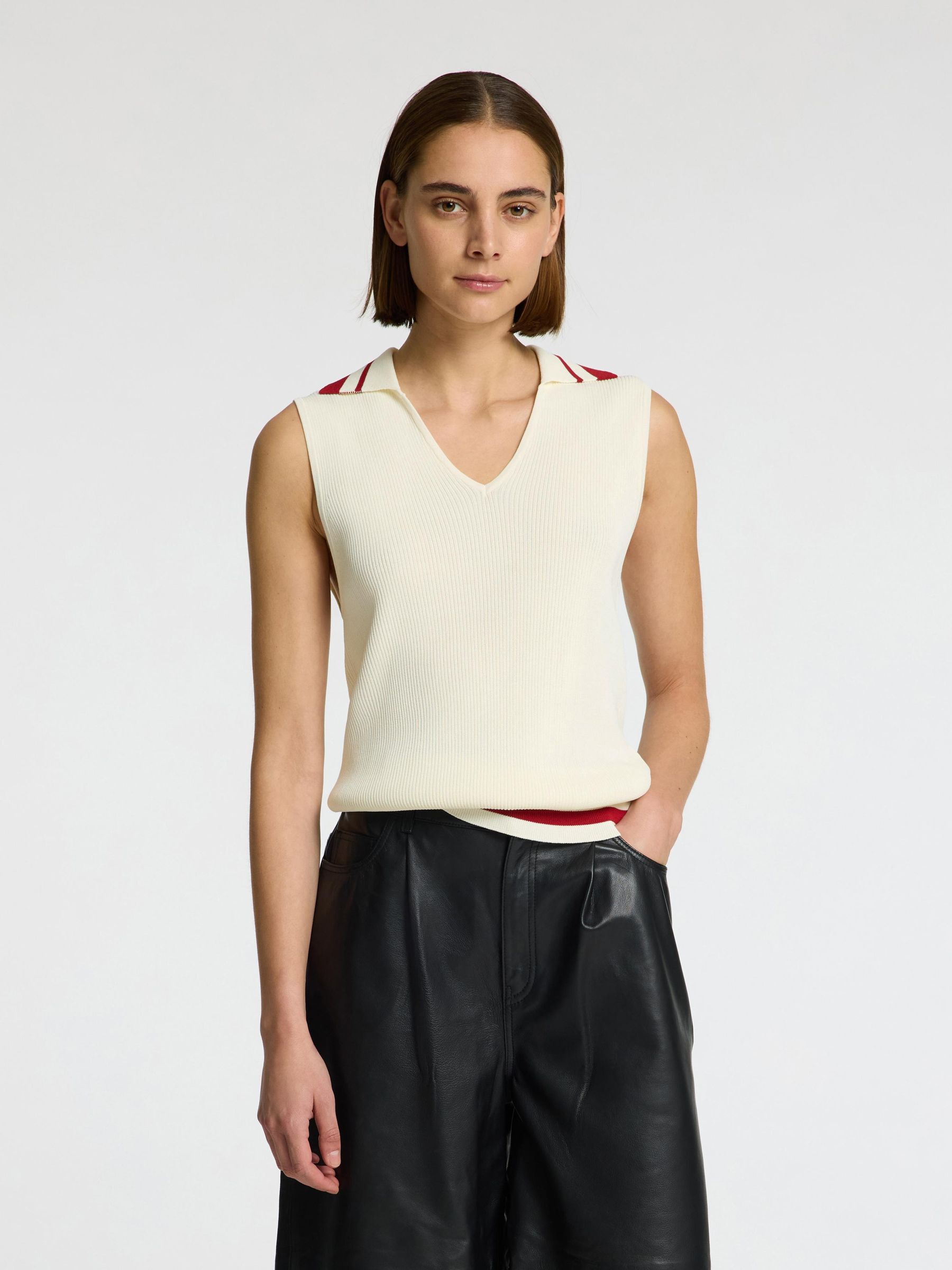 V-NECK SLEEVELESS TOP
