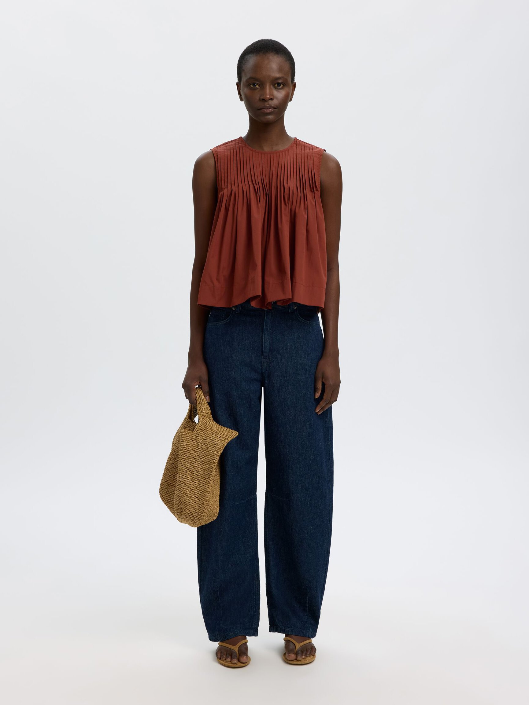 PLEATED SLEEVELESS TOP