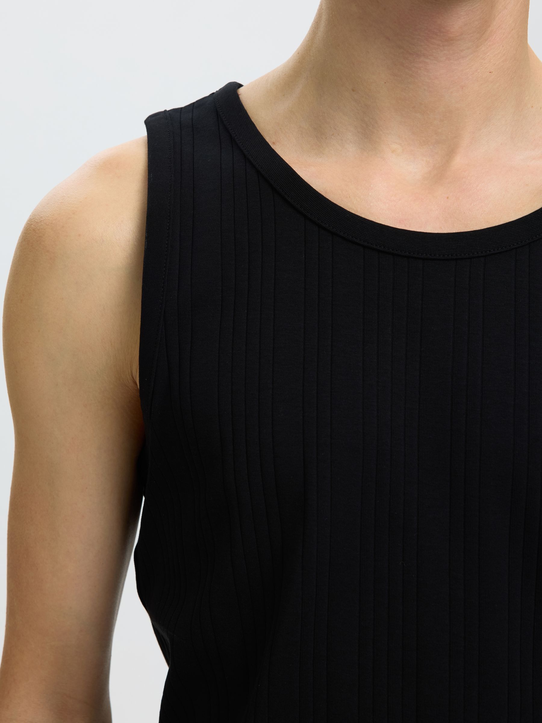 REGULAR FIT TANK TOP