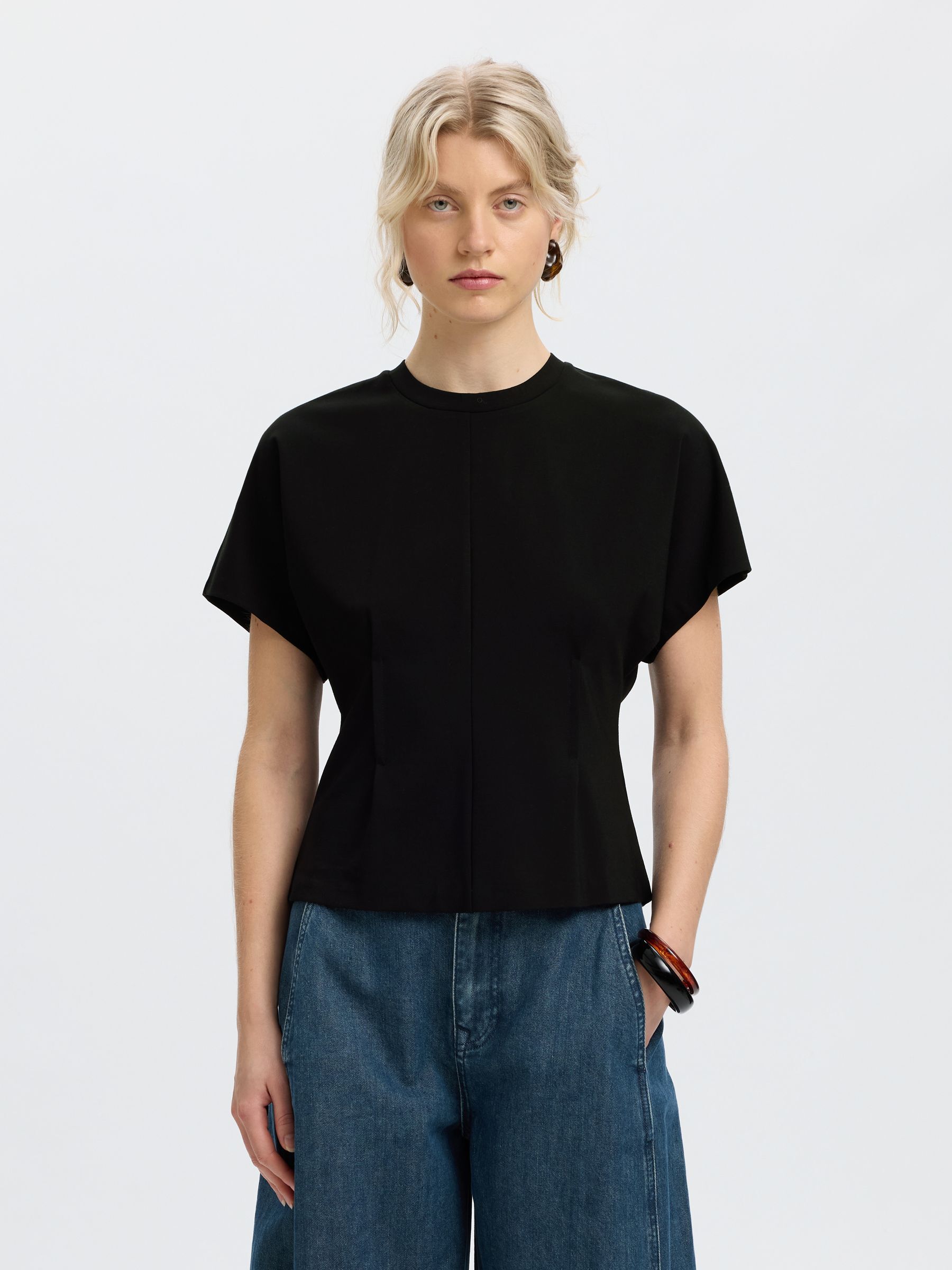 FITTED T-SHIRT
