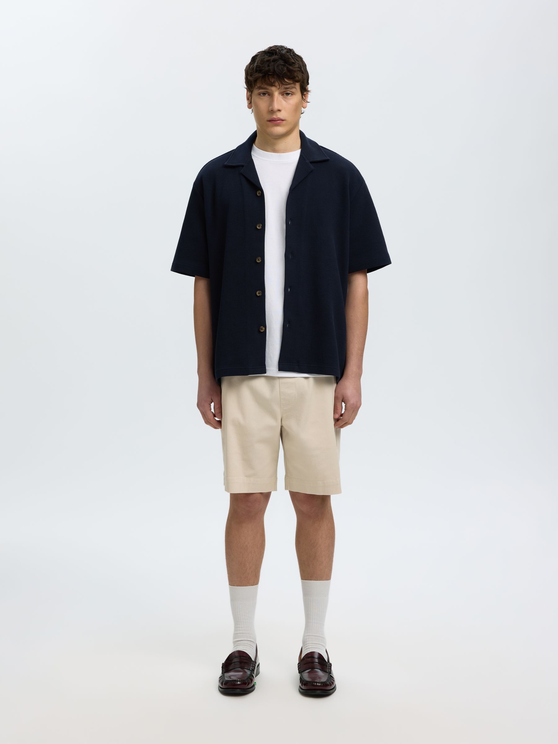 AVSLAPPNAD PASSFORM ÖVERSKJORTA