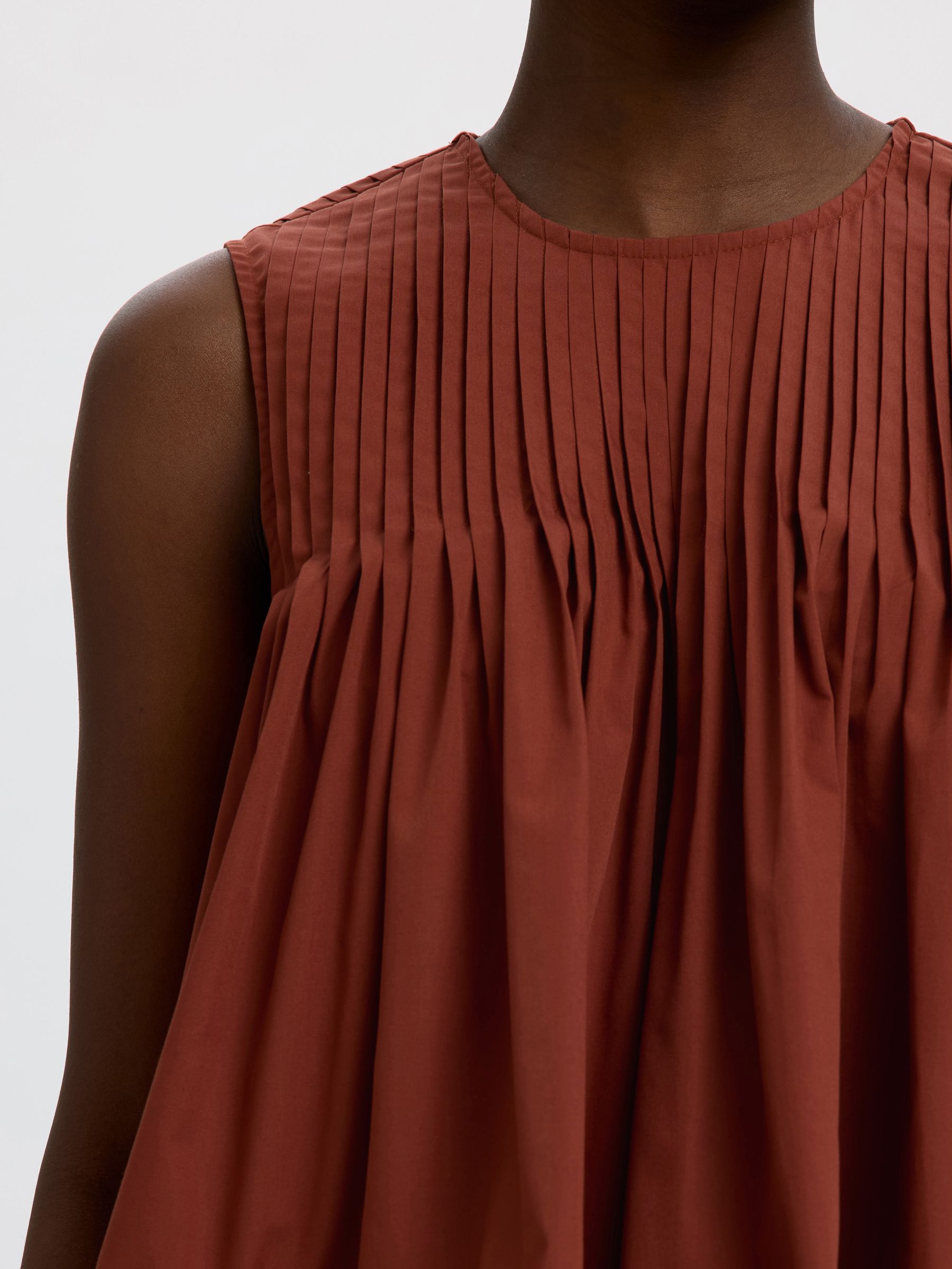 PLEATED SLEEVELESS TOP