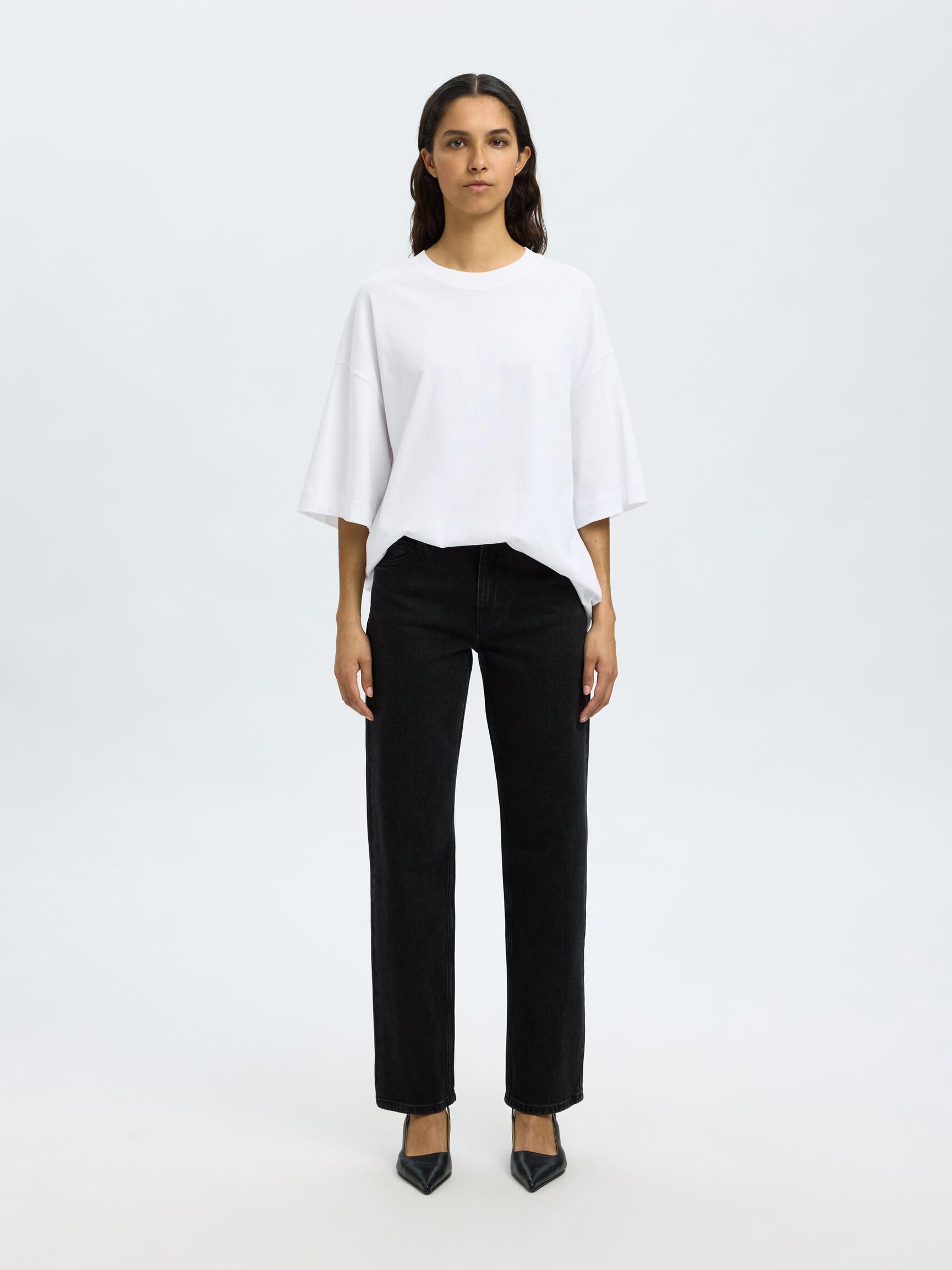 MID WAIST STRAIGHT FIT JEANS