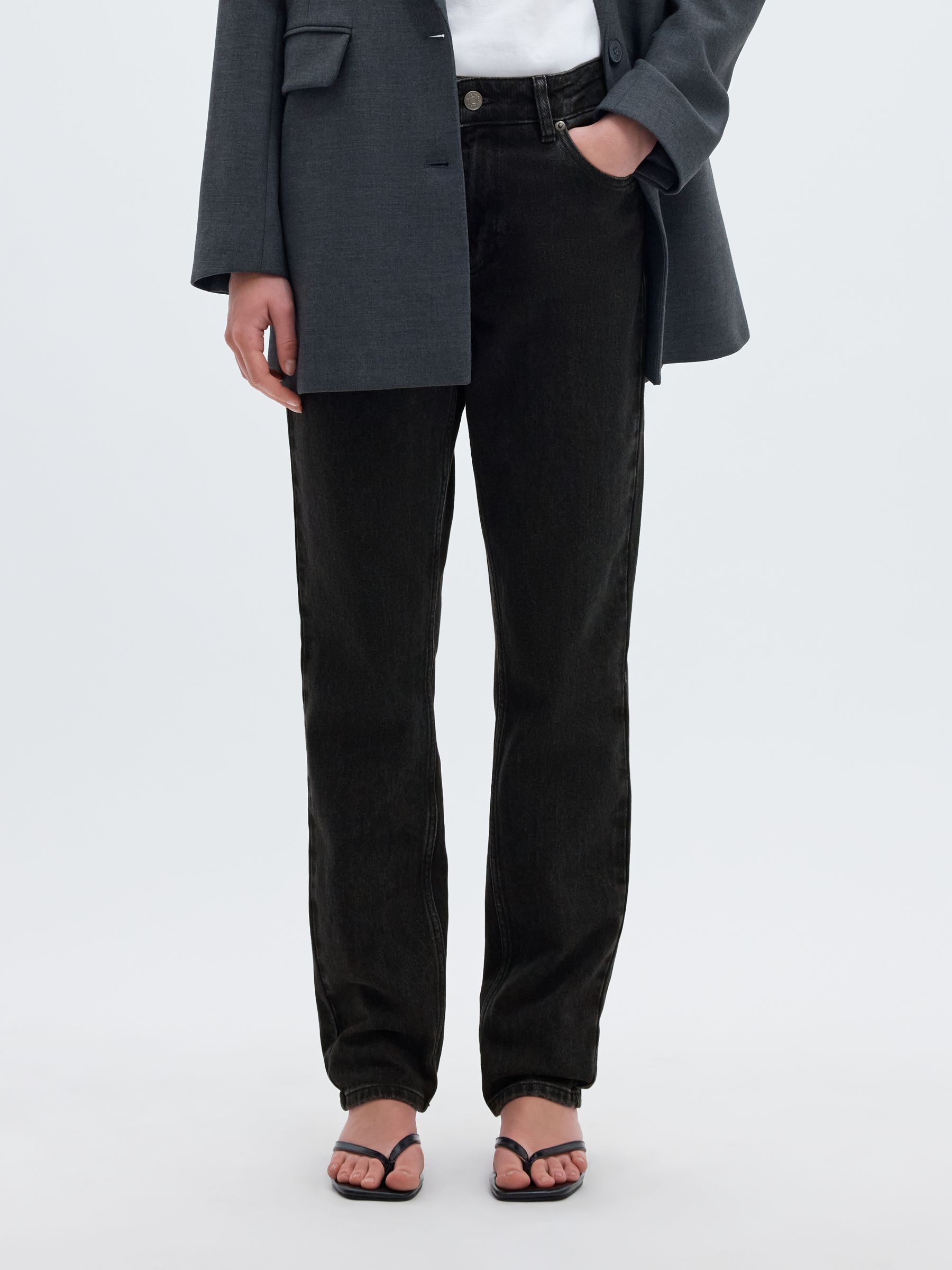 TAILLE MI-HAUTE JEAN COUPE SLIM FUSELÉE