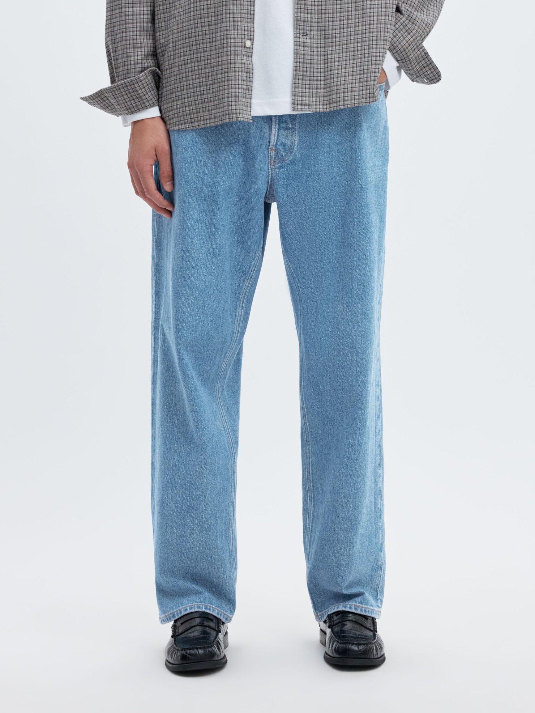 220 LOOSE-FIT JEANS