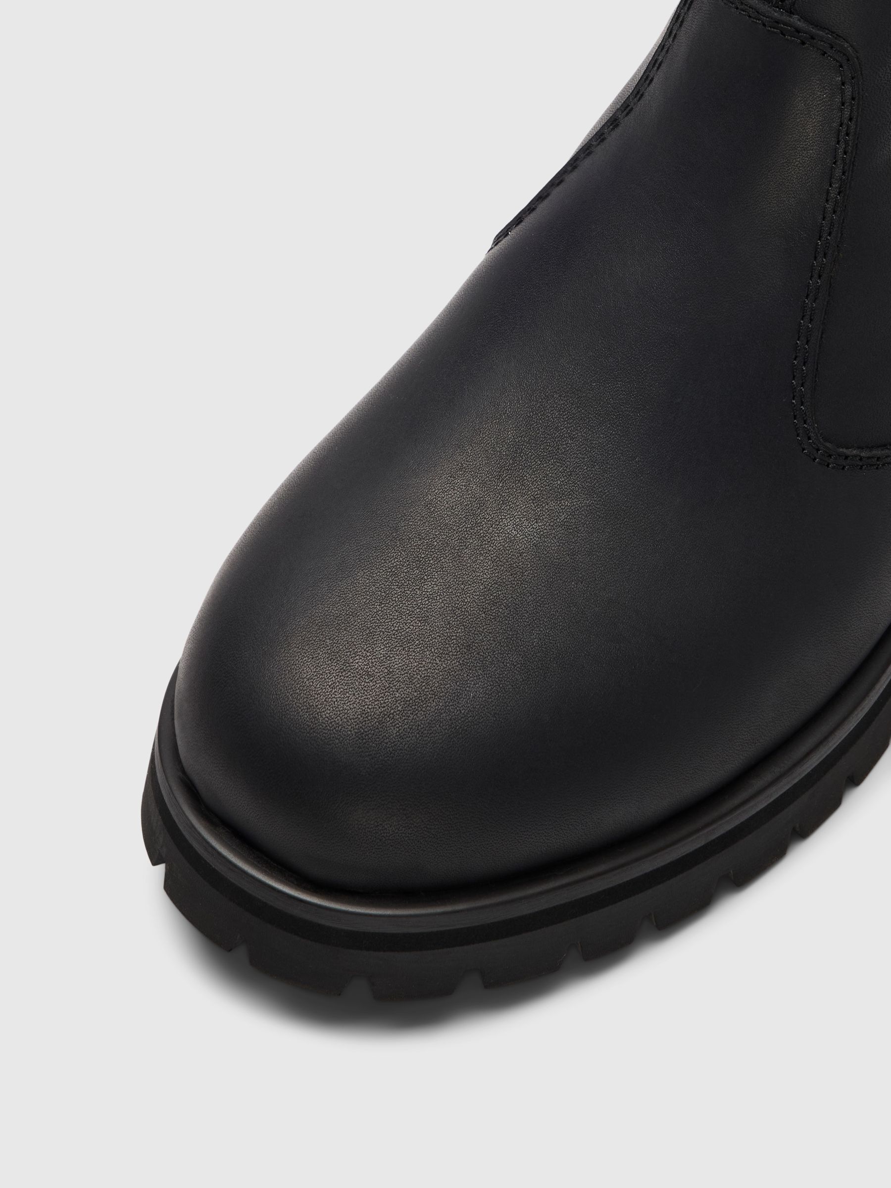 LUG SOLE LEATHER CHELSEA BOOTS