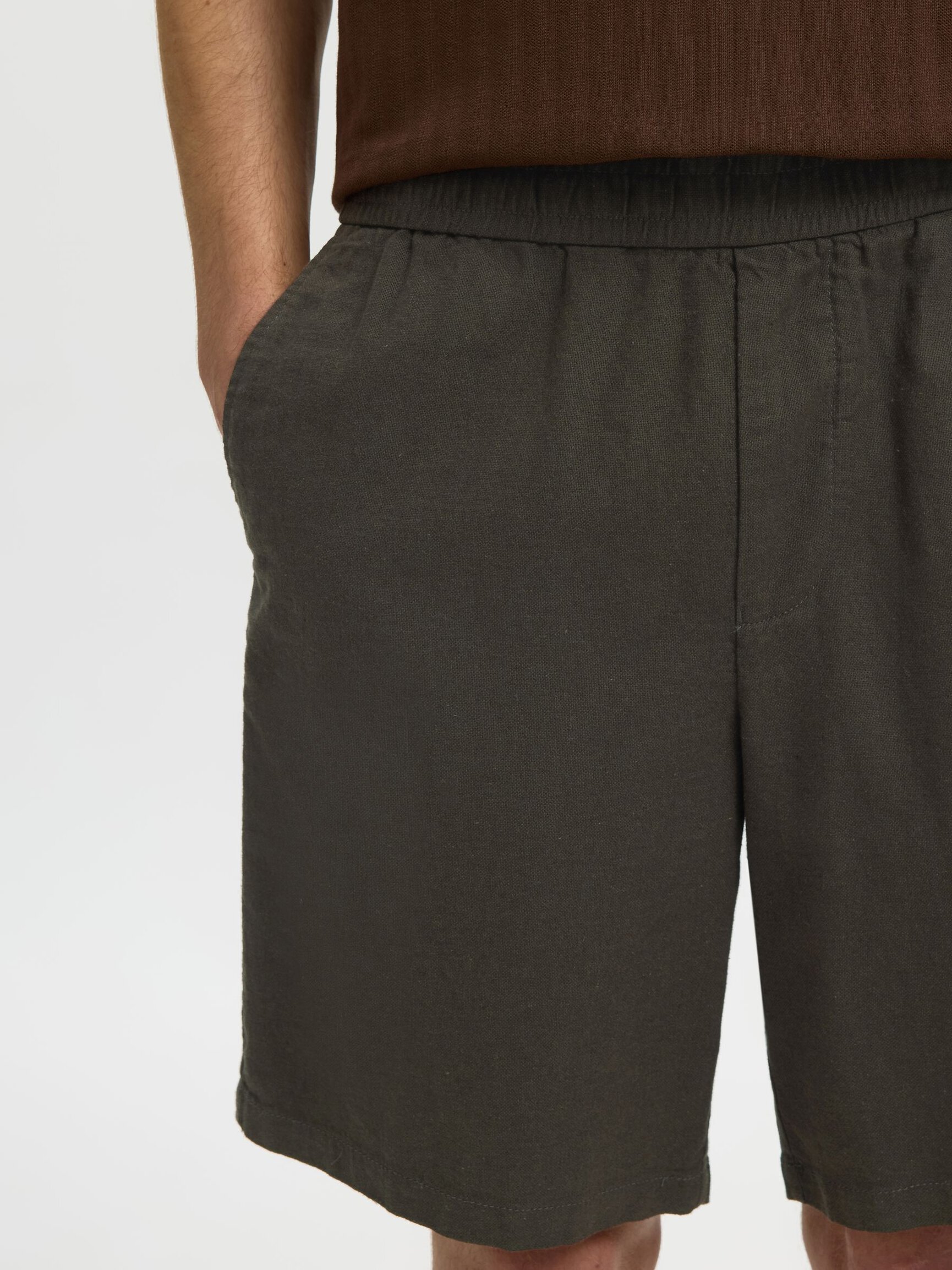 REGULAR FIT SHORTS