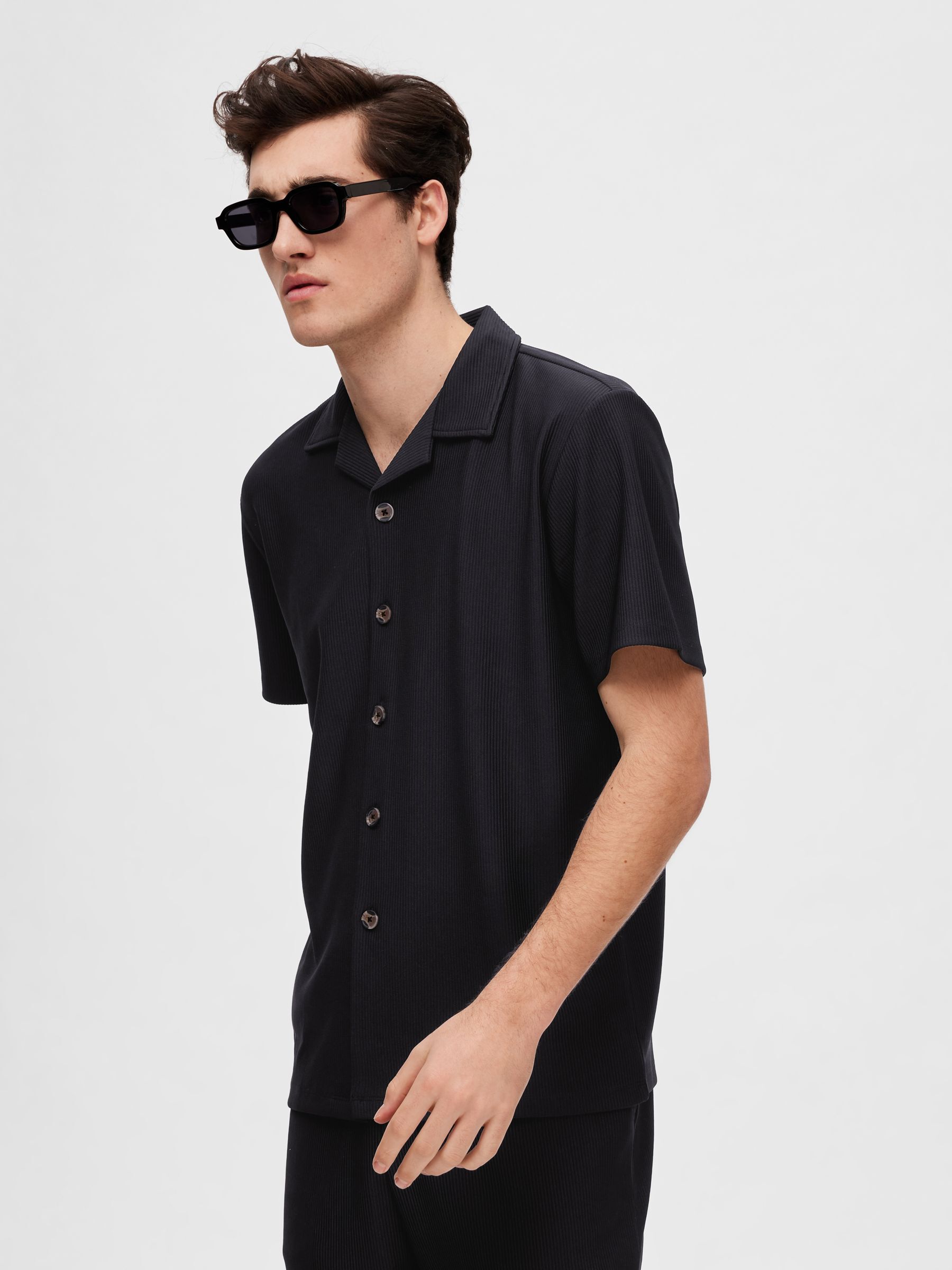 RIBBED CUBAN COLLAR SHORT SLEEVED SHIRT