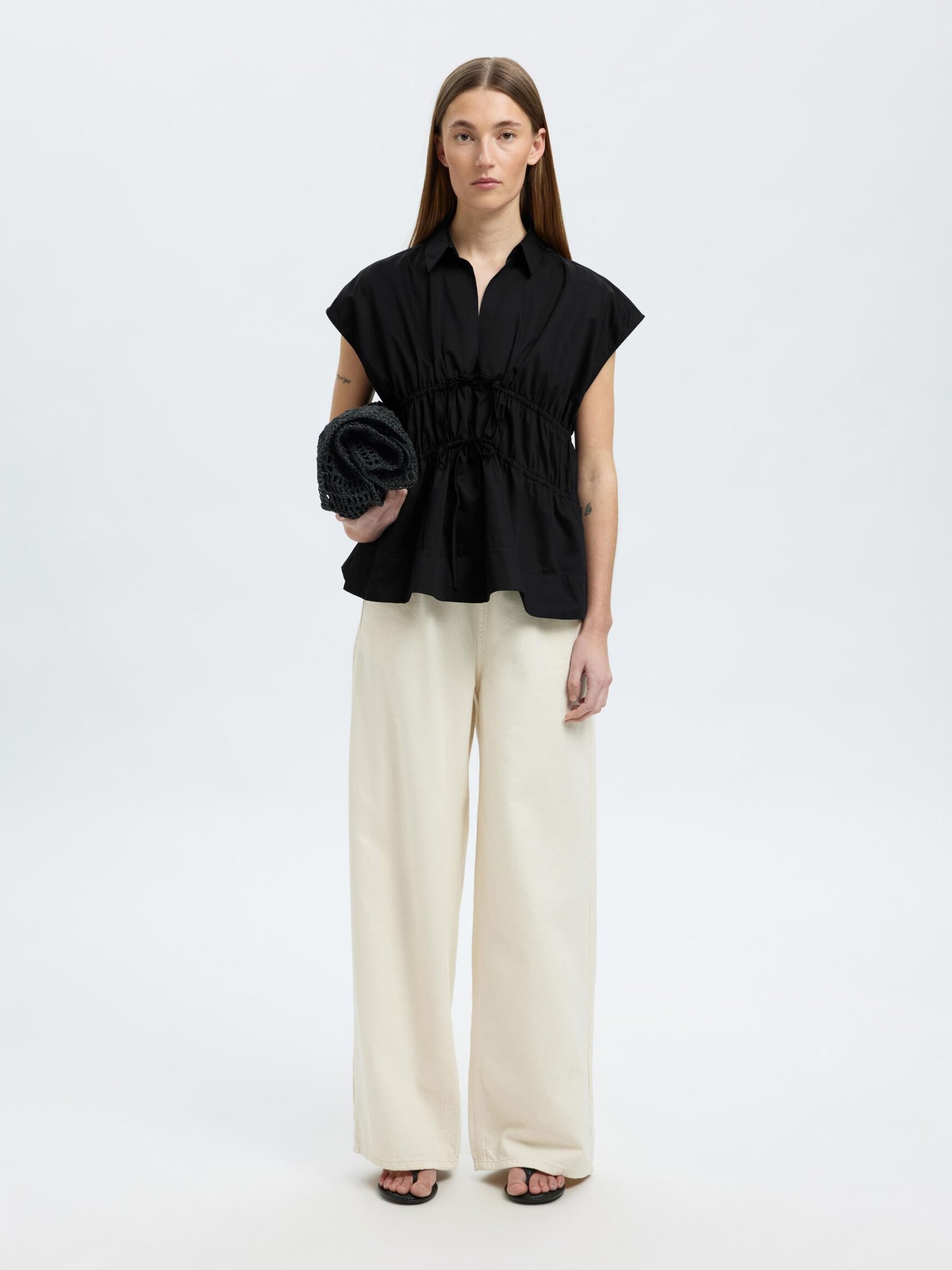 TIE FRONT V-NECK TOP