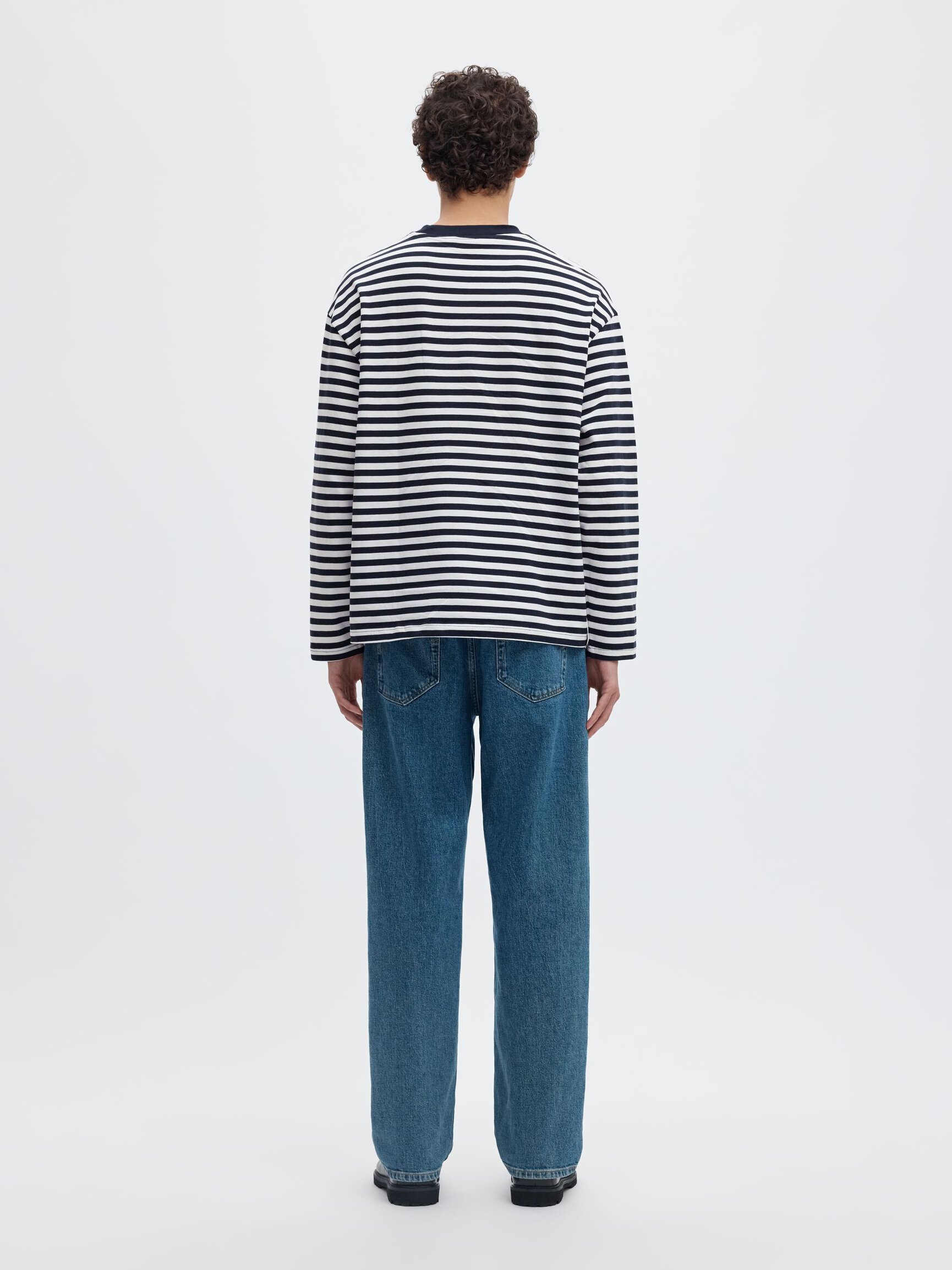 RELAXED FIT LONG-SLEEVED T-SHIRT