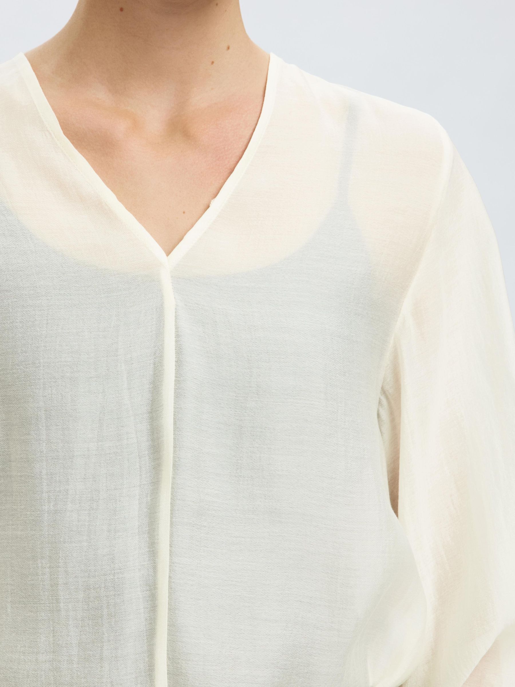 V-NECK LONG SLEEVED BLOUSE