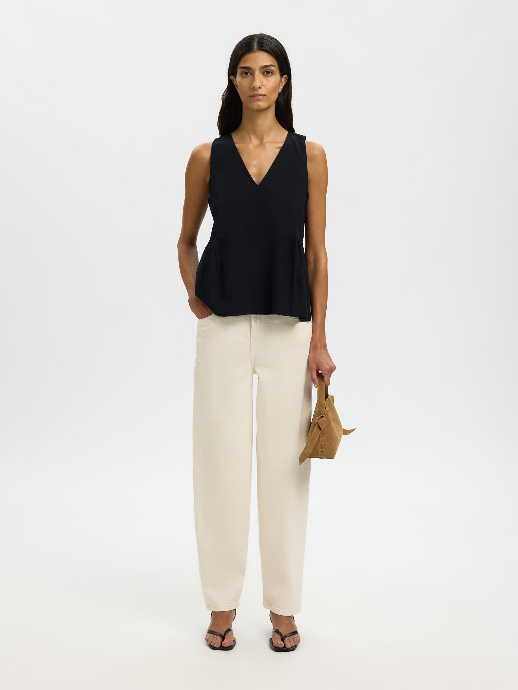 SLEEVELESS V-NECK BLOUSE