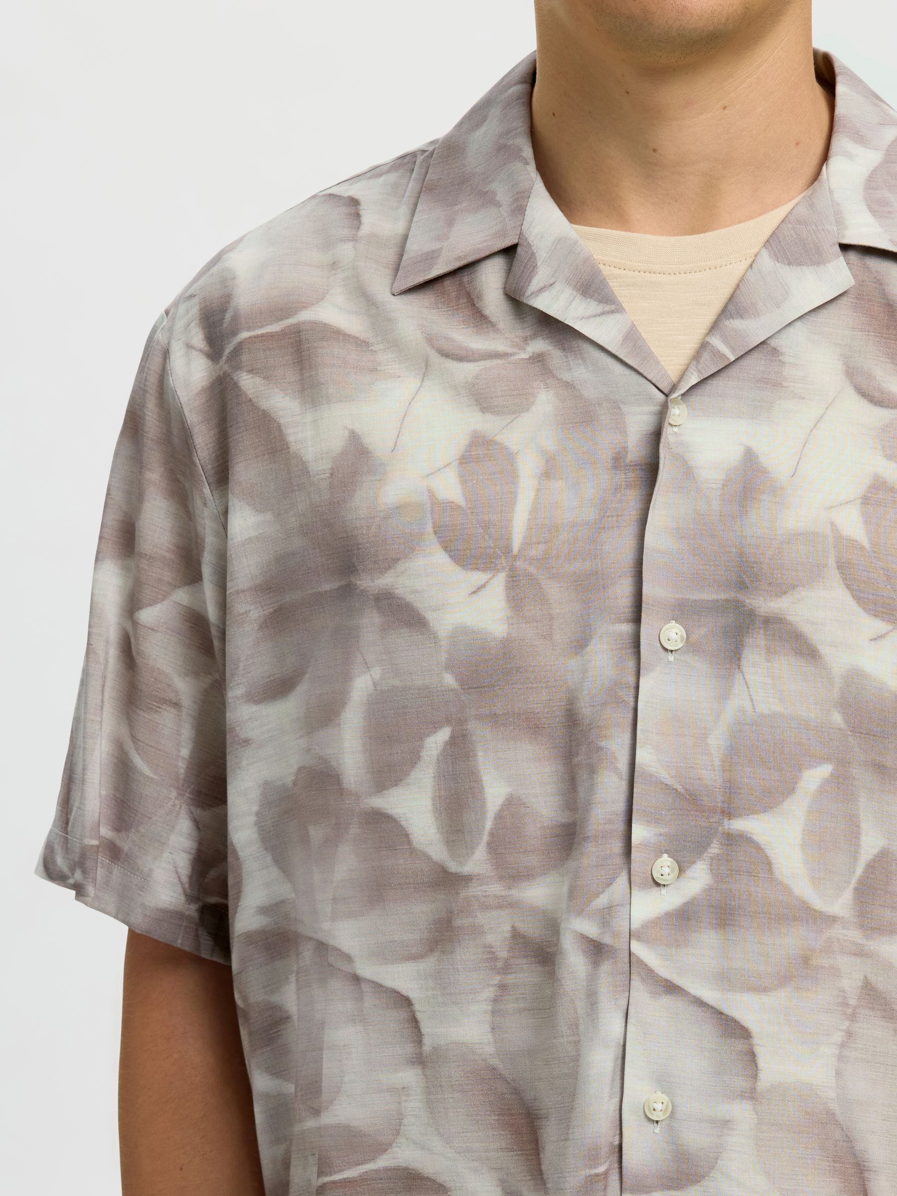 PRINTED SHORT SLEEVED SHIRT