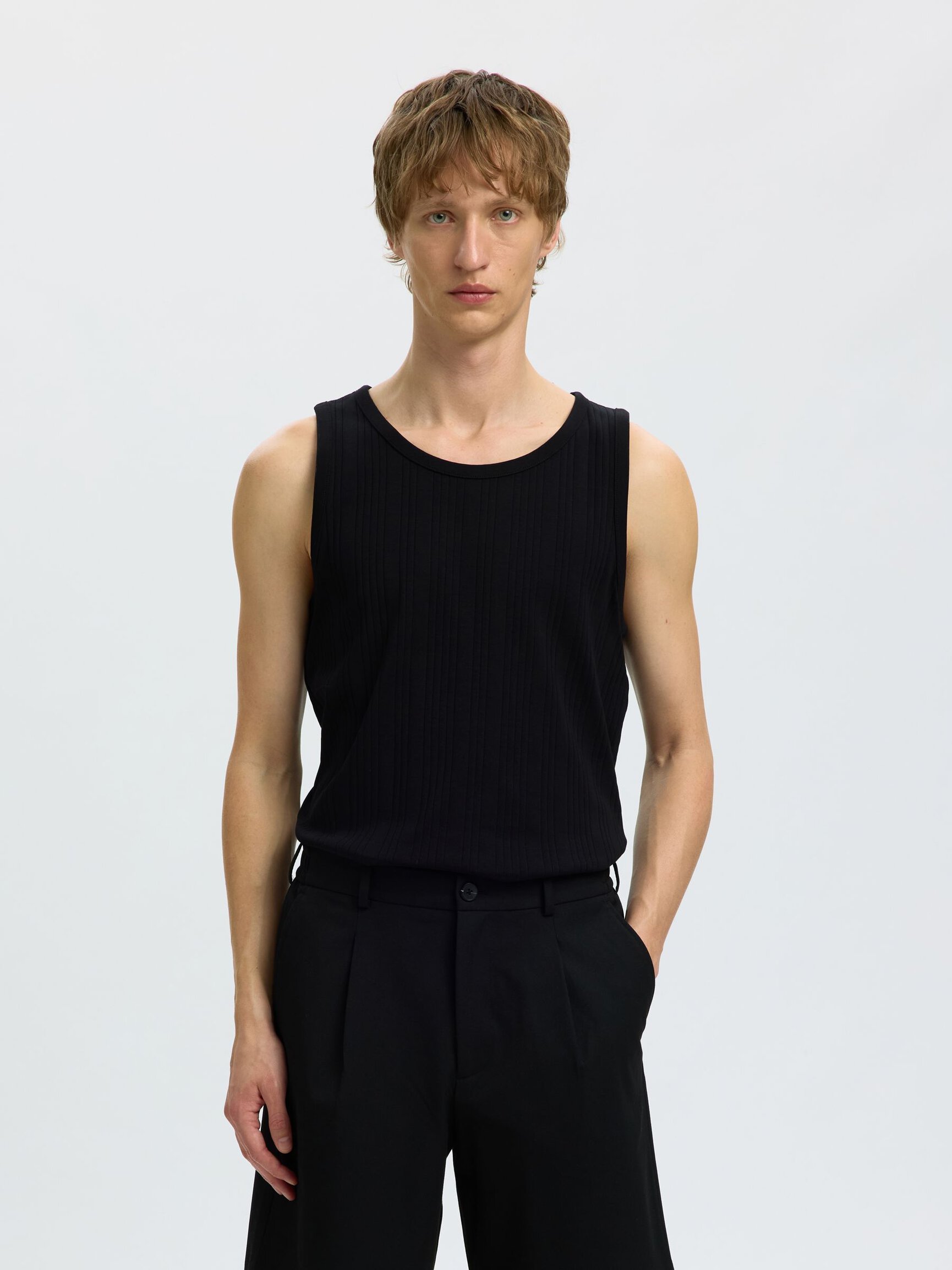 REGULAR FIT TANK TOP