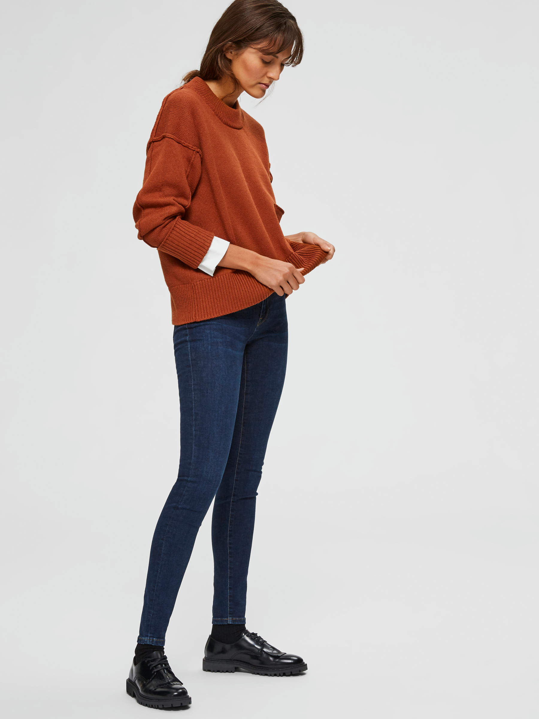 MID WAIST SKINNY FIT JEANS