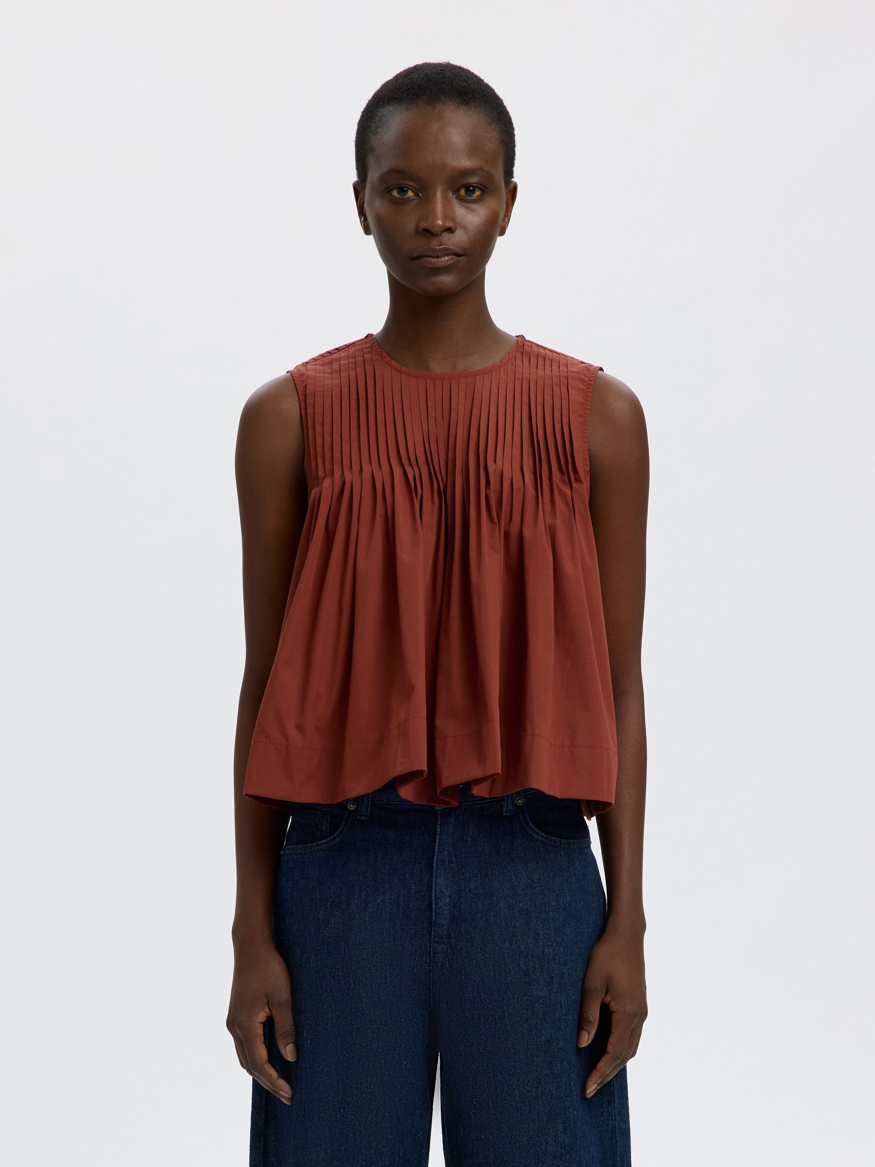 PLEATED SLEEVELESS TOP