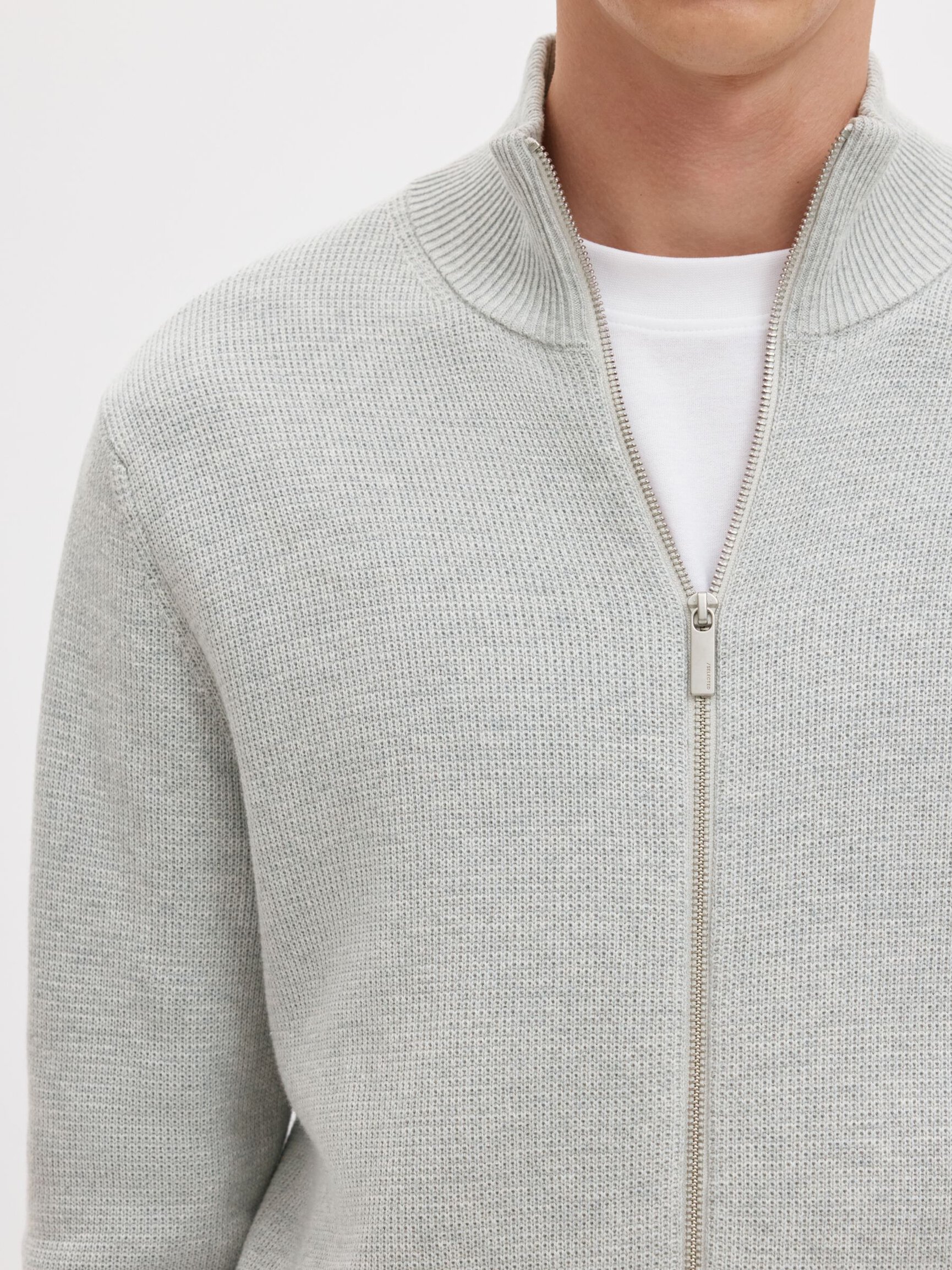 ZIPPED HIGH NECK PULLOVER