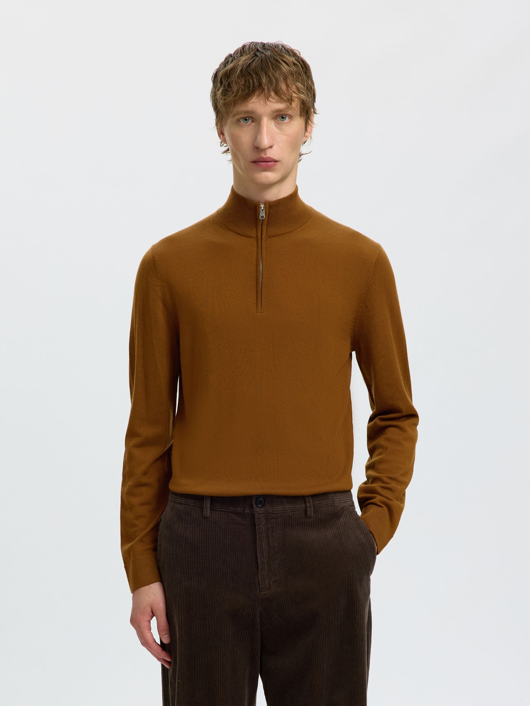 SWETER Z KRÓTKIM ZAMKIEM