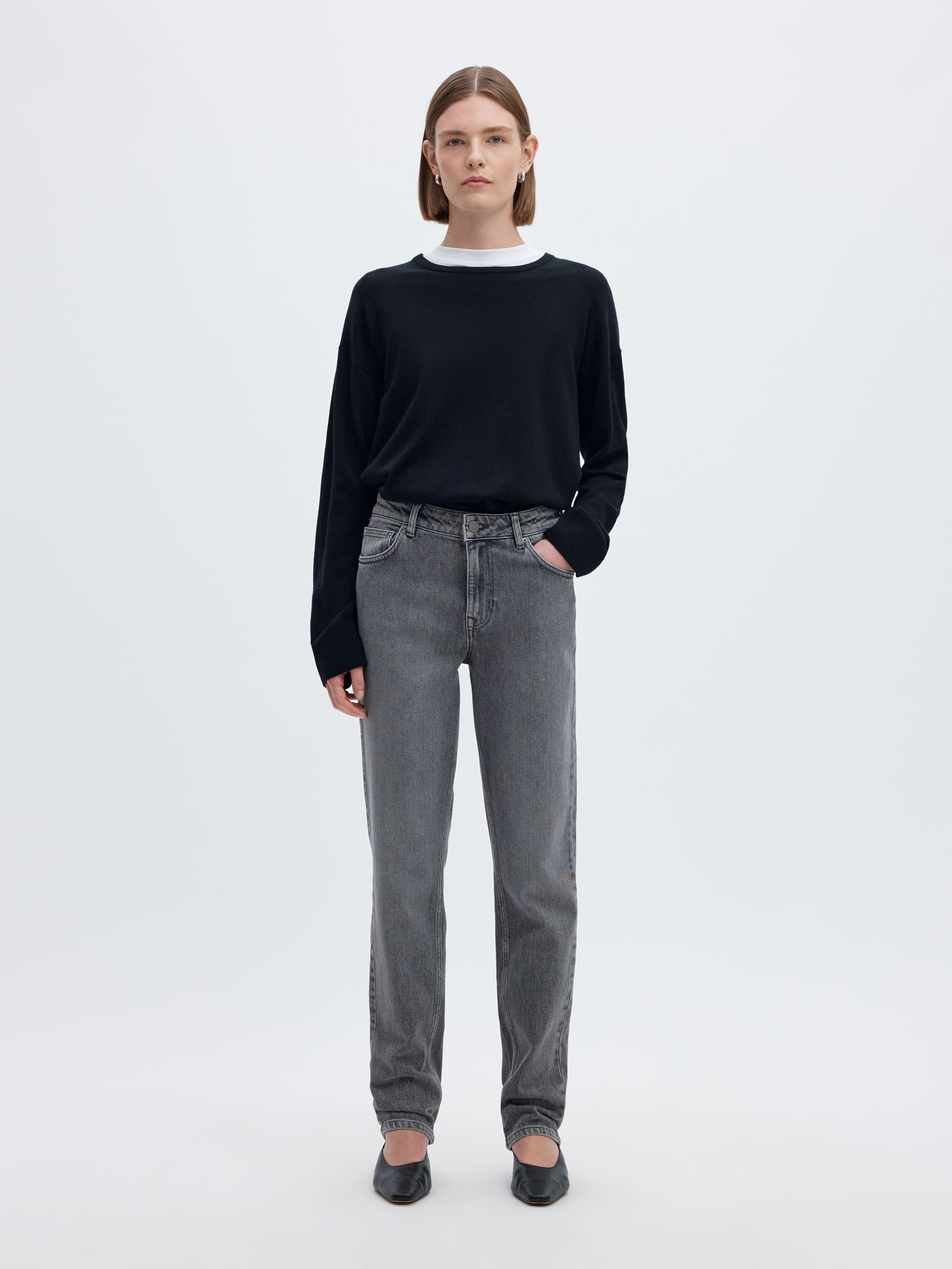 TAILLE MI-HAUTE JEAN COUPE SLIM FUSELÉE