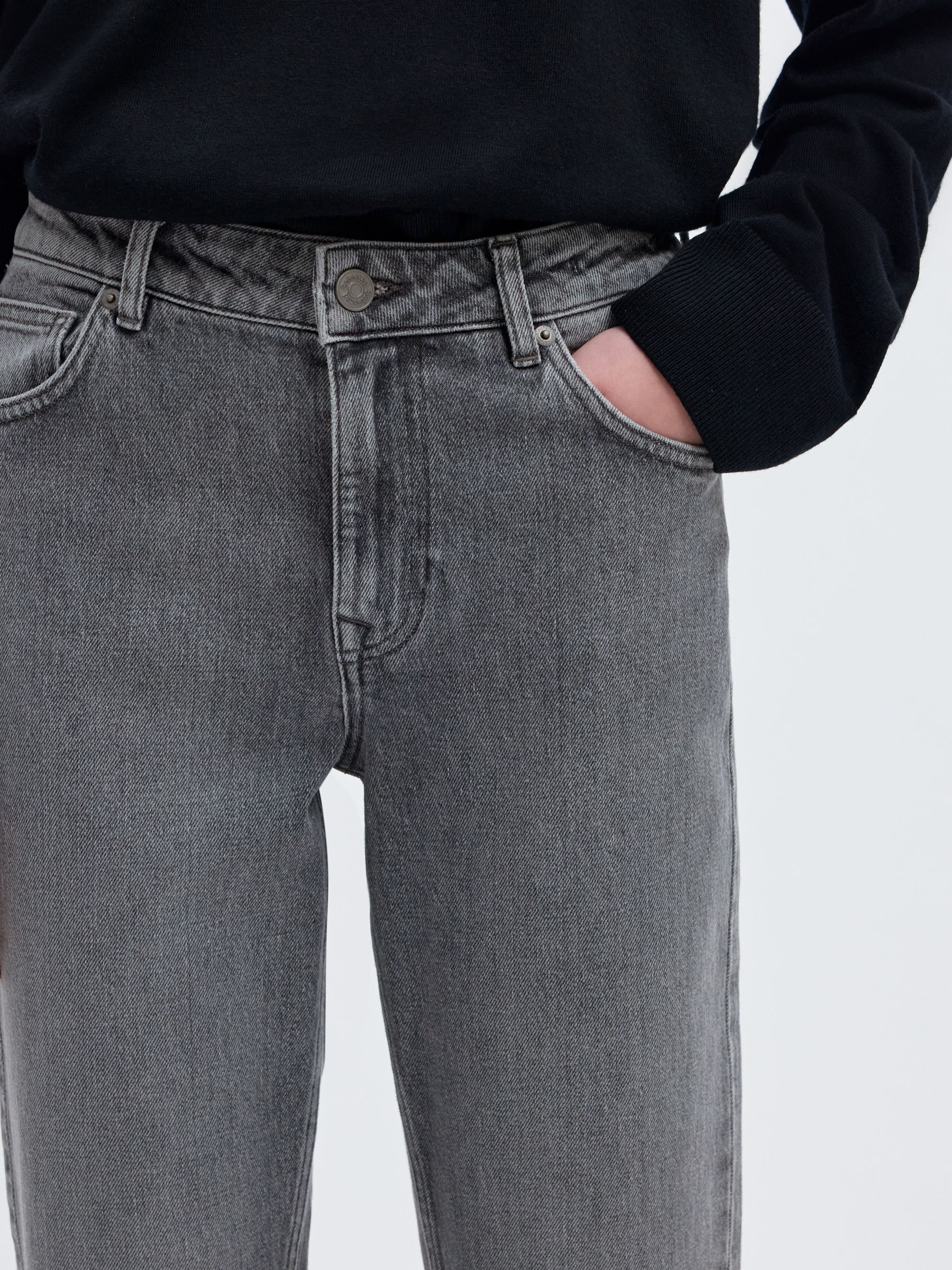 TAILLE MI-HAUTE JEAN COUPE SLIM FUSELÉE