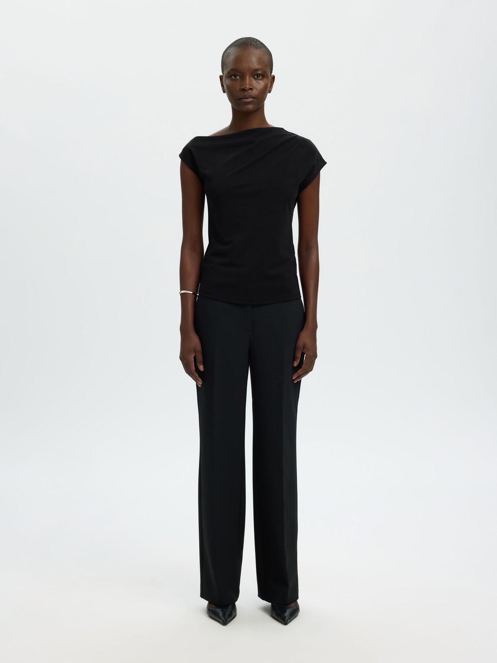 ASYMETRIC SHORT SLEEVED TOP