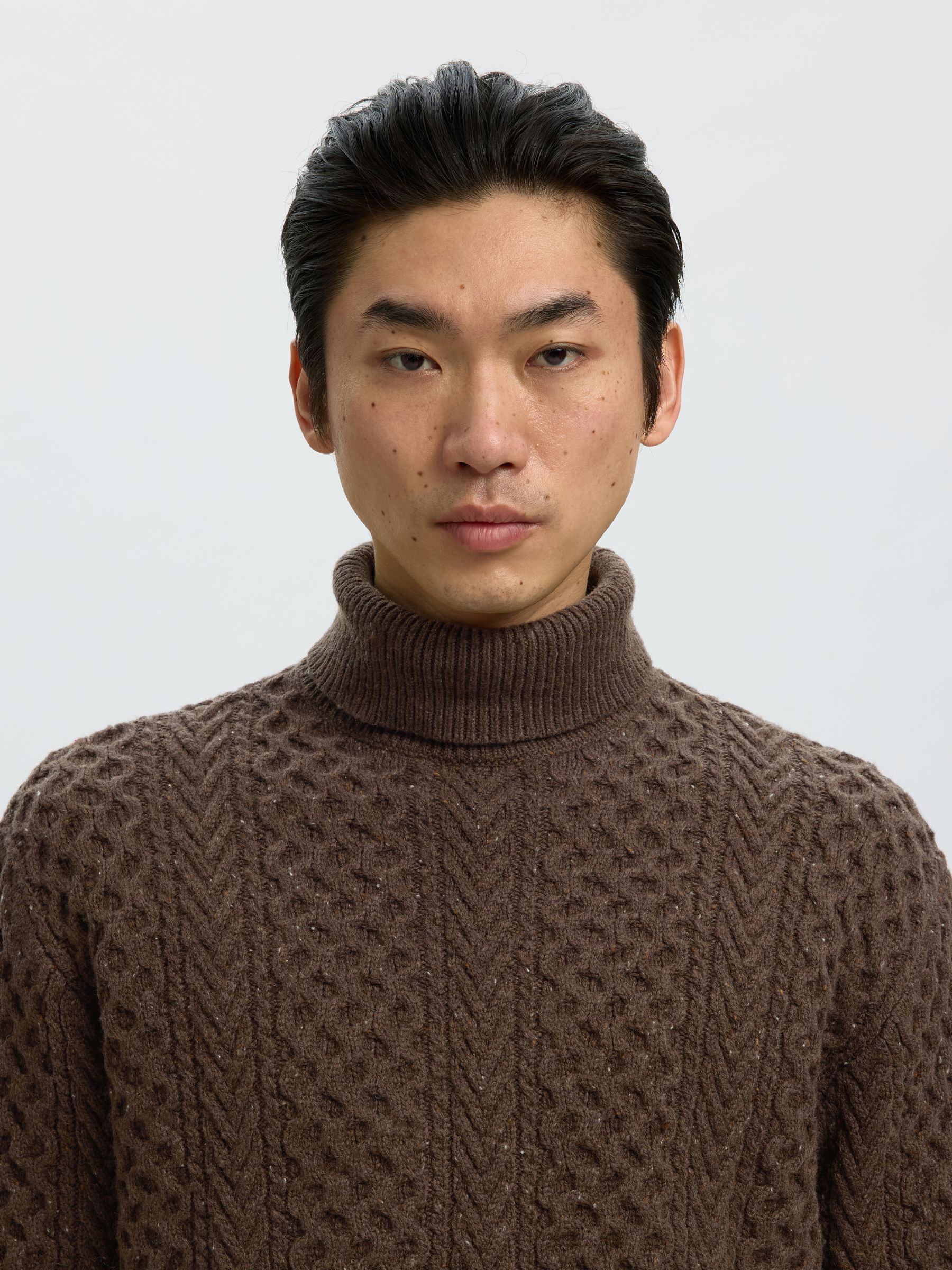 CABLE KNIT TURTLENECK