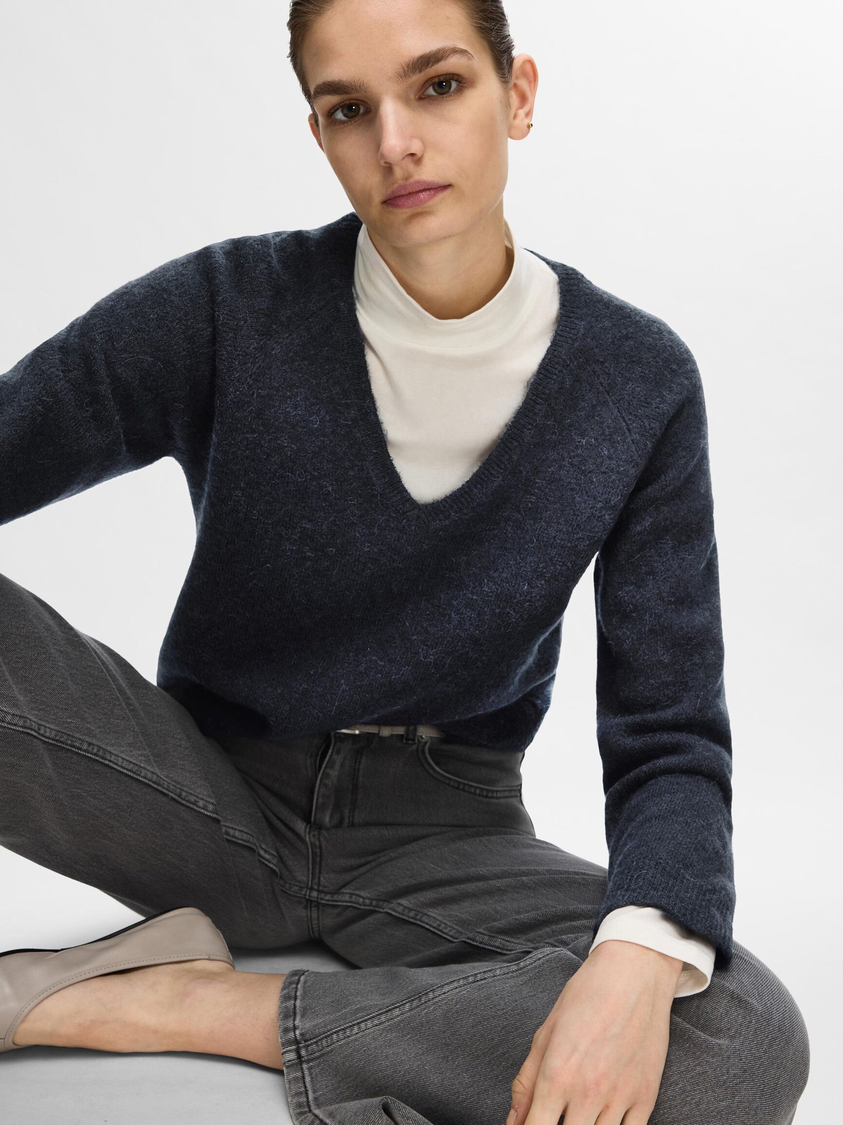 WOOL BLEND V NECK PULLOVER