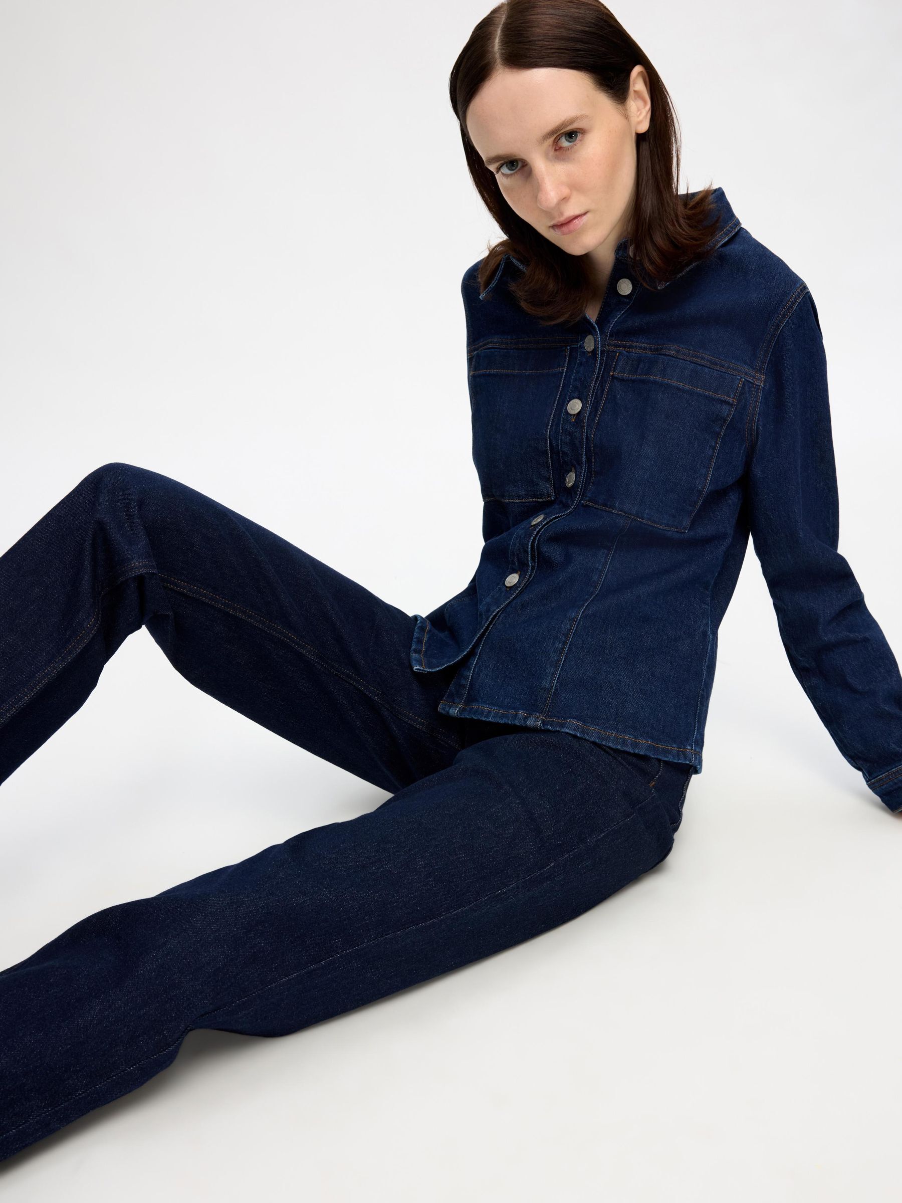 JEANSY O REGULARNYM FASONIE