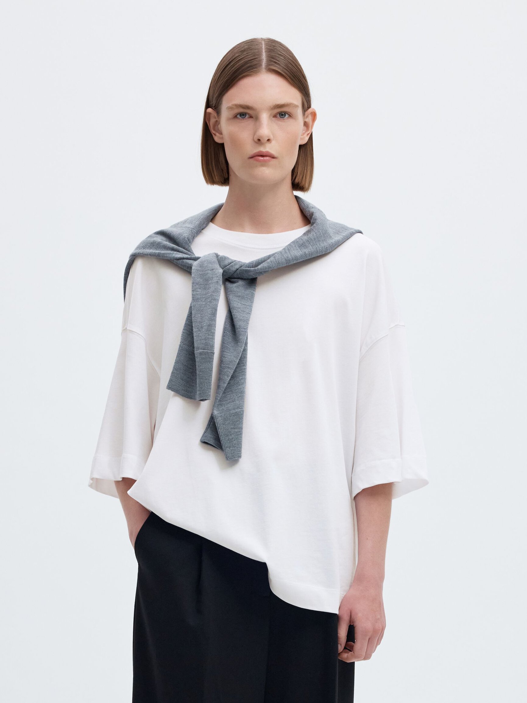 ESSENTIAL OVERSIZED T-SHIRT